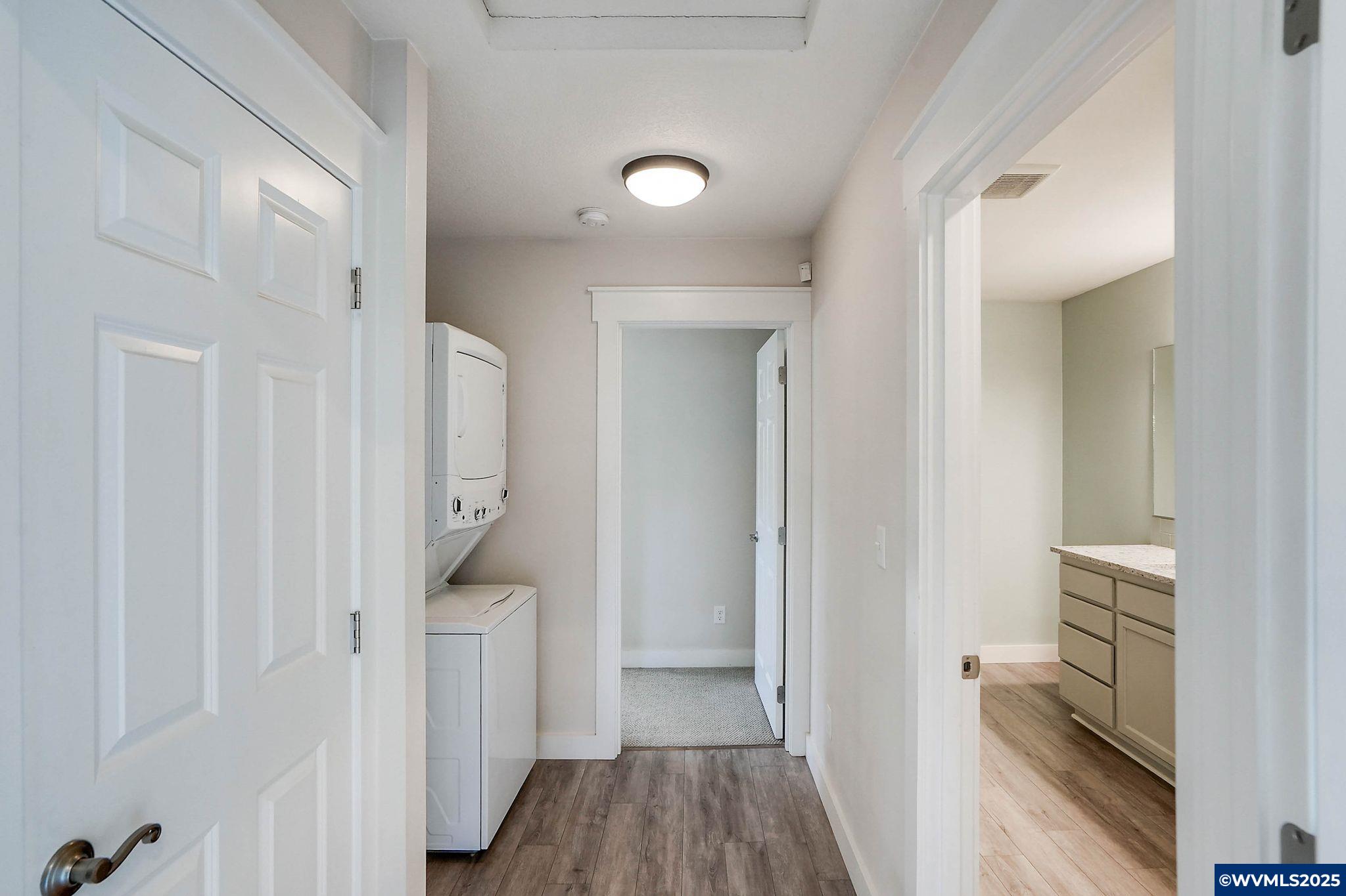 Silverton, Oregon 97381, United States, 1 Bedroom Bedrooms, ,1 BathroomBathrooms,Residential,Active,96062