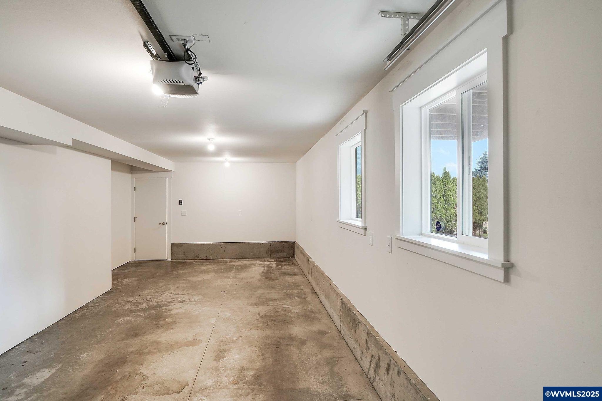 Silverton, Oregon 97381, United States, 1 Bedroom Bedrooms, ,1 BathroomBathrooms,Residential,Active,96062