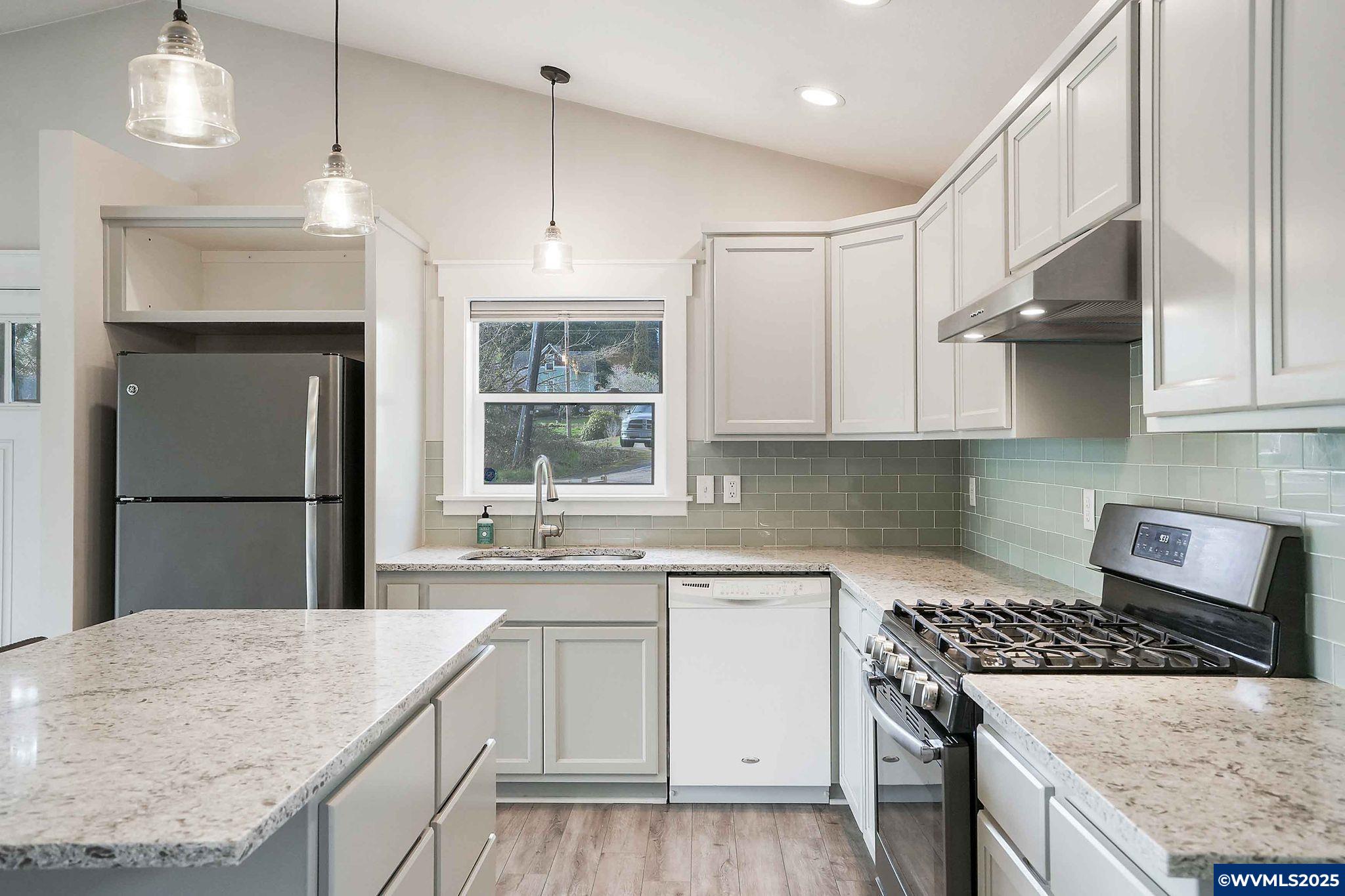 Silverton, Oregon 97381, United States, 1 Bedroom Bedrooms, ,1 BathroomBathrooms,Residential,Active,96062