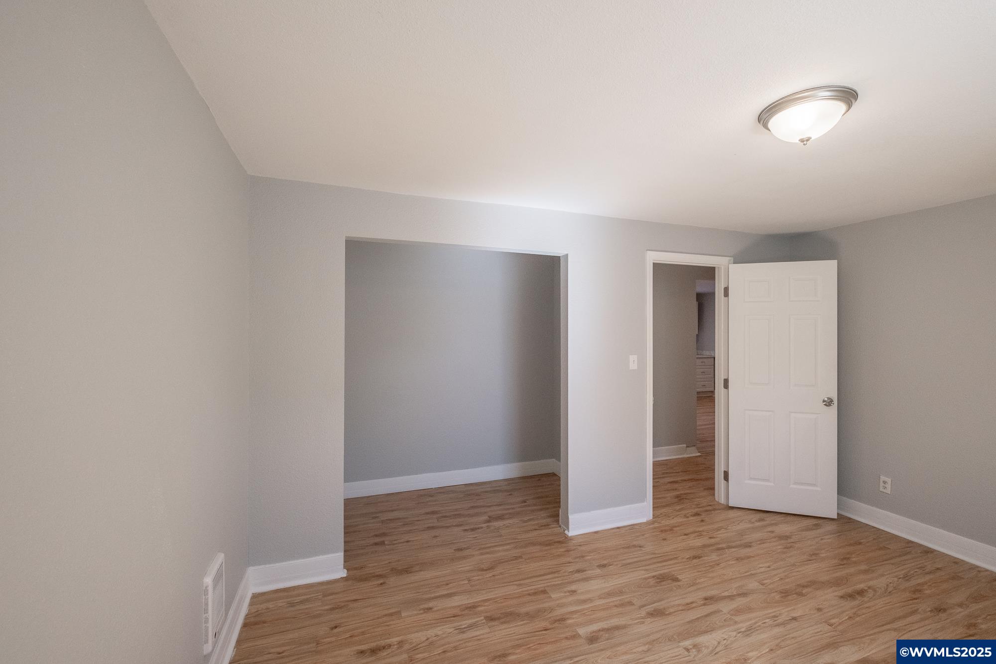 Salem, Oregon 97302, United States, 6 Bedrooms Bedrooms, ,2 BathroomsBathrooms,Residential,Pending,211641