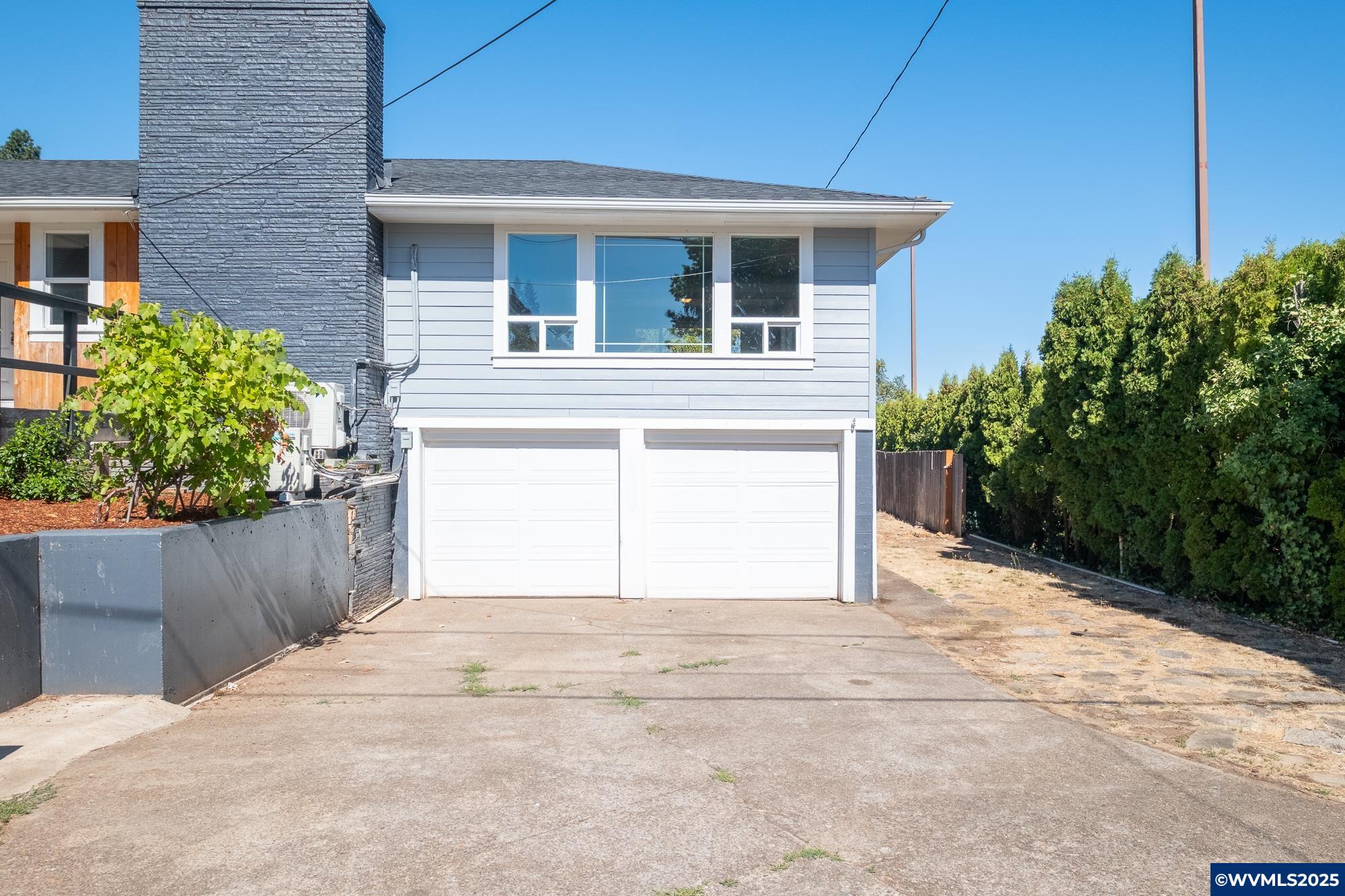 Salem, Oregon 97302, United States, 6 Bedrooms Bedrooms, ,2 BathroomsBathrooms,Residential,Pending,211641