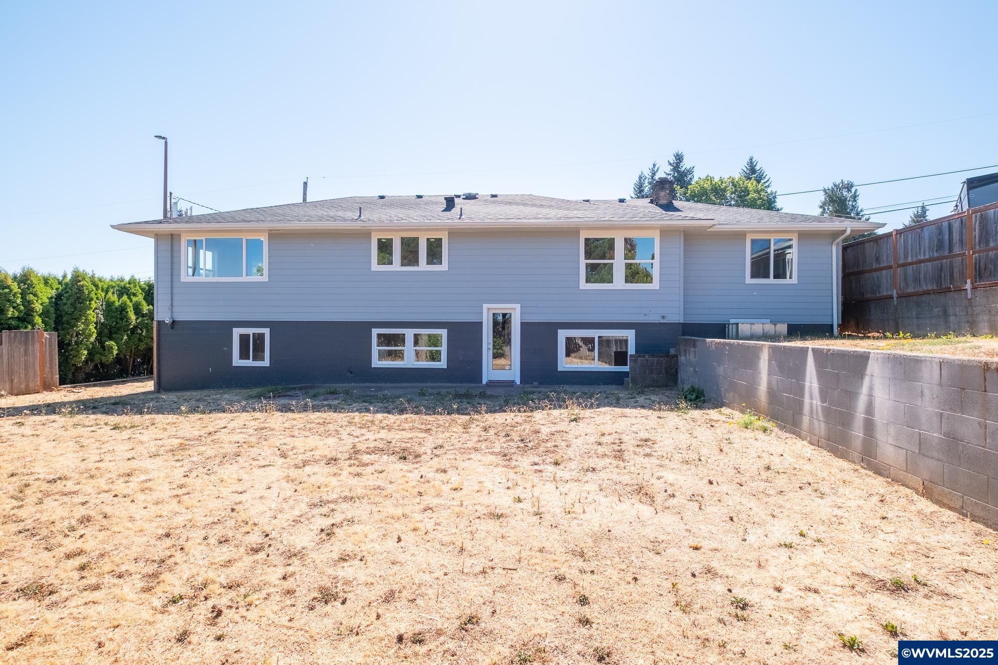 Salem, Oregon 97302, United States, 6 Bedrooms Bedrooms, ,2 BathroomsBathrooms,Residential,Pending,211641