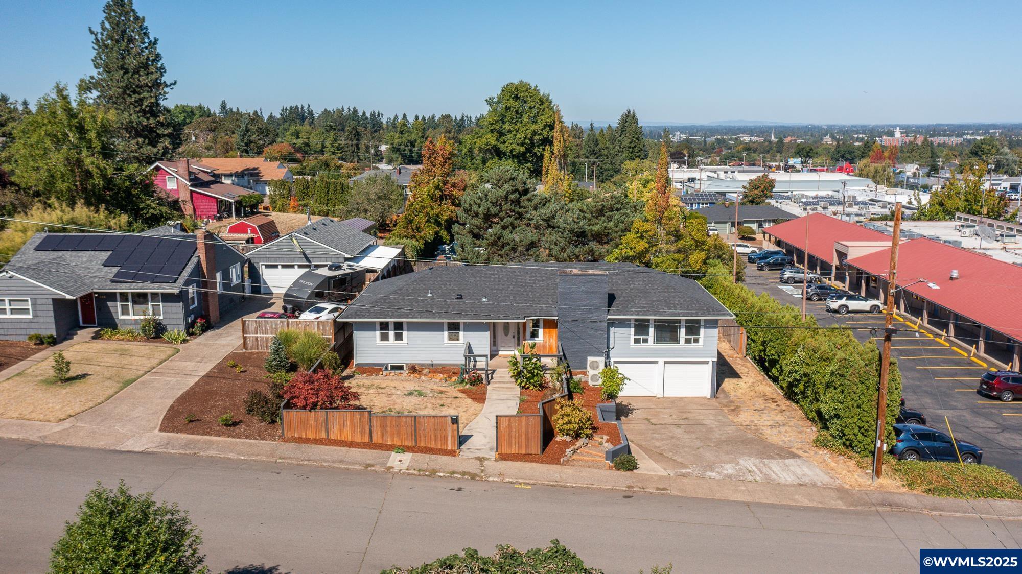 Salem, Oregon 97302, United States, 6 Bedrooms Bedrooms, ,2 BathroomsBathrooms,Residential,Pending,211641