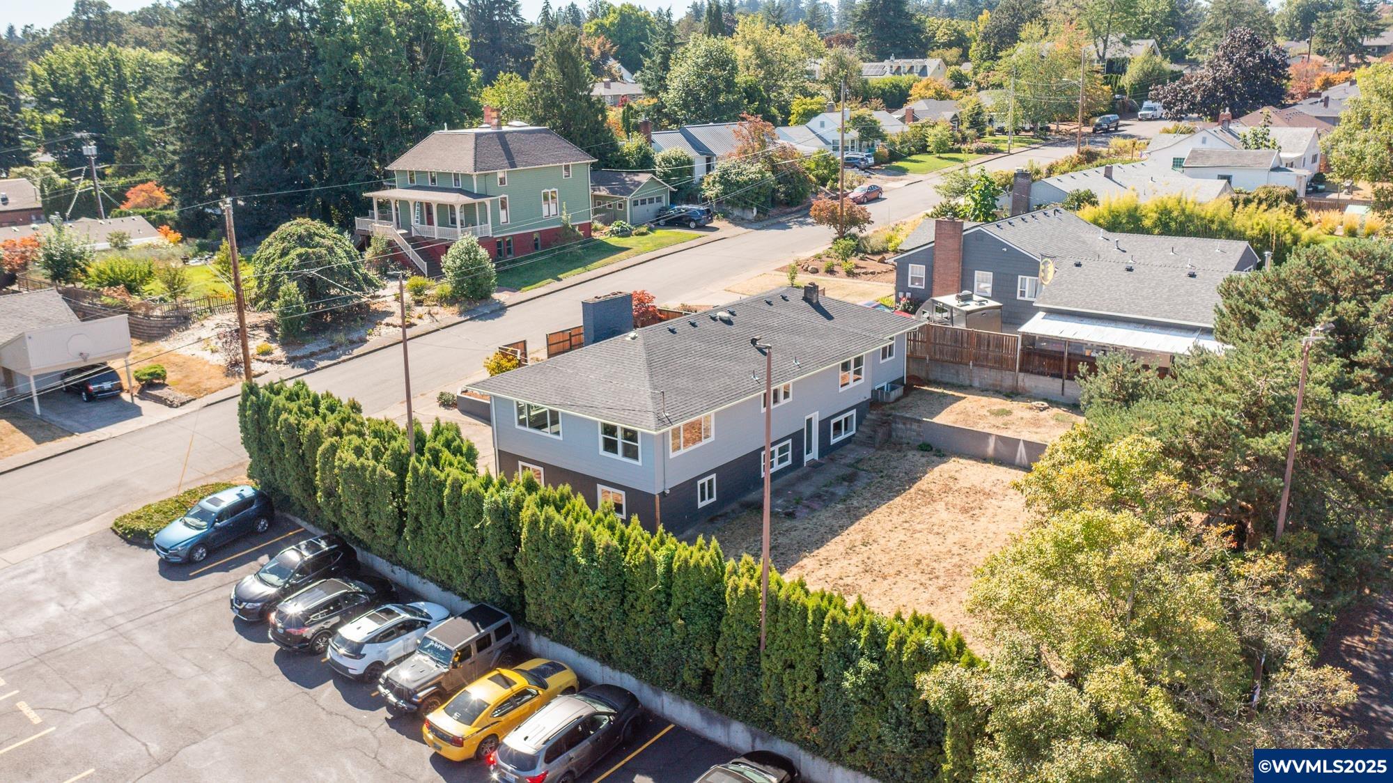 Salem, Oregon 97302, United States, 6 Bedrooms Bedrooms, ,2 BathroomsBathrooms,Residential,Pending,211641