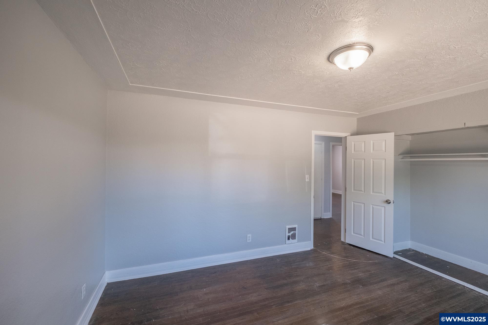 Salem, Oregon 97302, United States, 6 Bedrooms Bedrooms, ,2 BathroomsBathrooms,Residential,Pending,211641