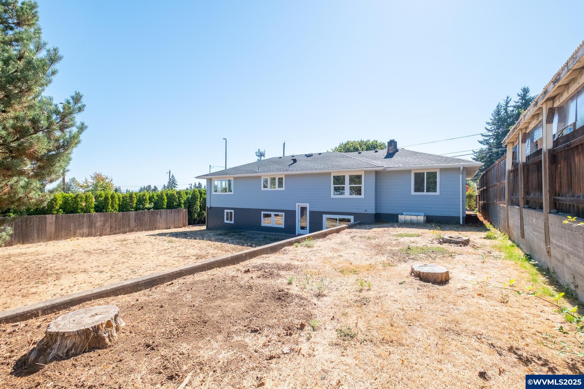 Salem, Oregon 97302, United States, 6 Bedrooms Bedrooms, ,2 BathroomsBathrooms,Residential,Pending,211641