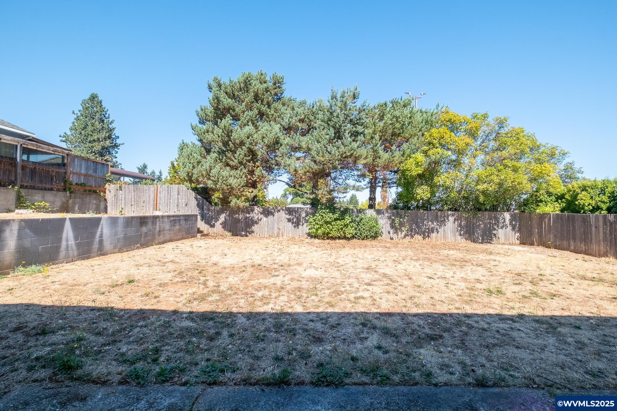 Salem, Oregon 97302, United States, 6 Bedrooms Bedrooms, ,2 BathroomsBathrooms,Residential,Pending,211641