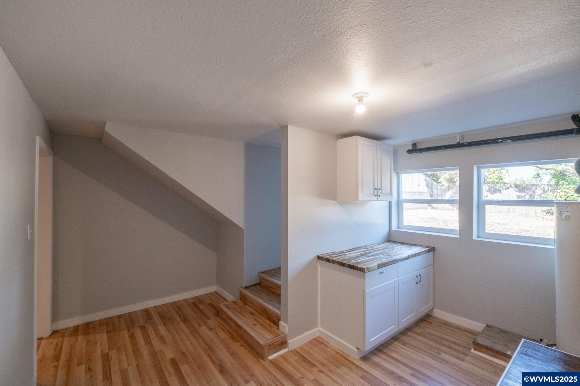 Salem, Oregon 97302, United States, 6 Bedrooms Bedrooms, ,2 BathroomsBathrooms,Residential,Pending,211641