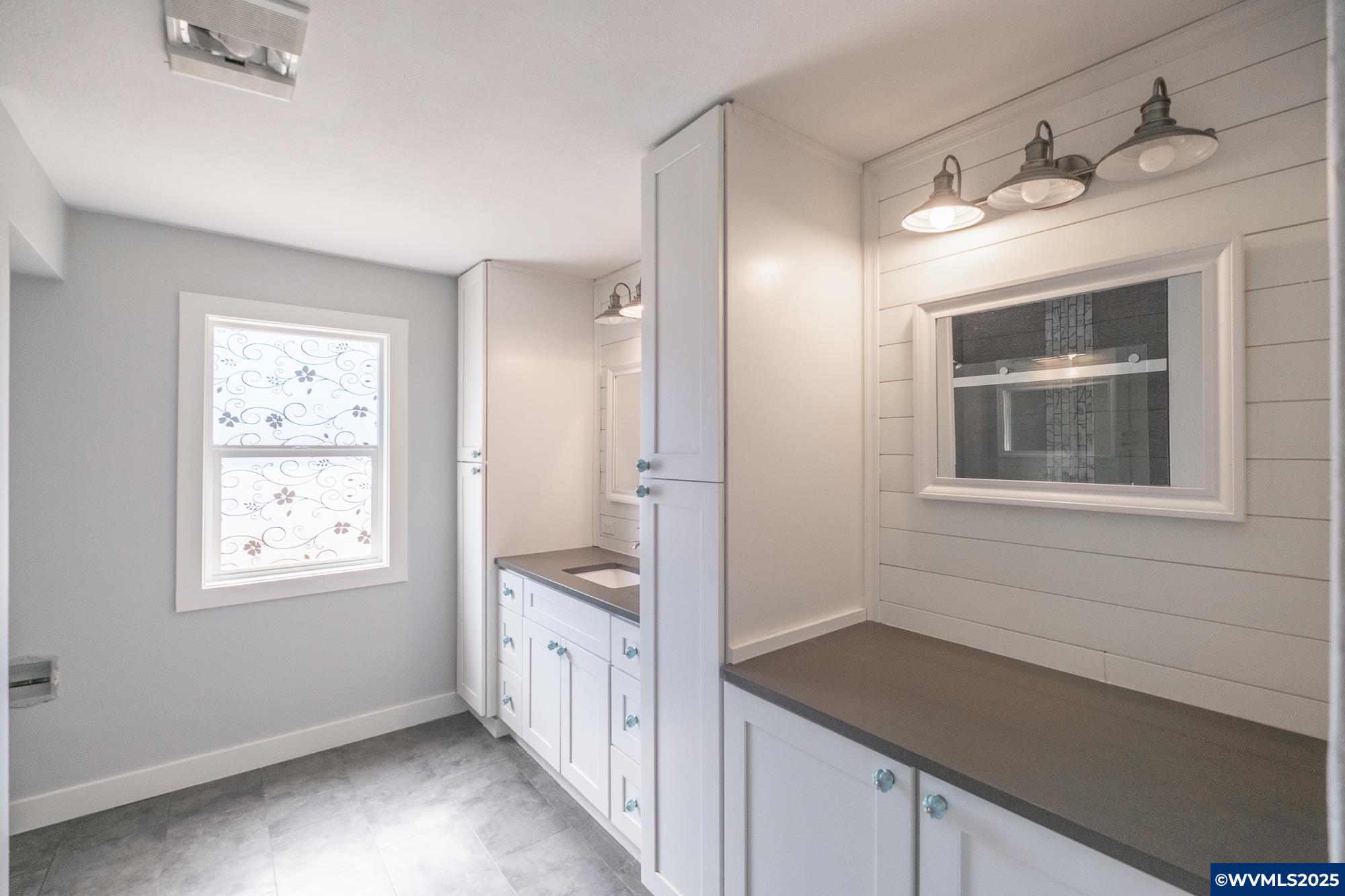 Salem, Oregon 97302, United States, 6 Bedrooms Bedrooms, ,2 BathroomsBathrooms,Residential,Pending,211641