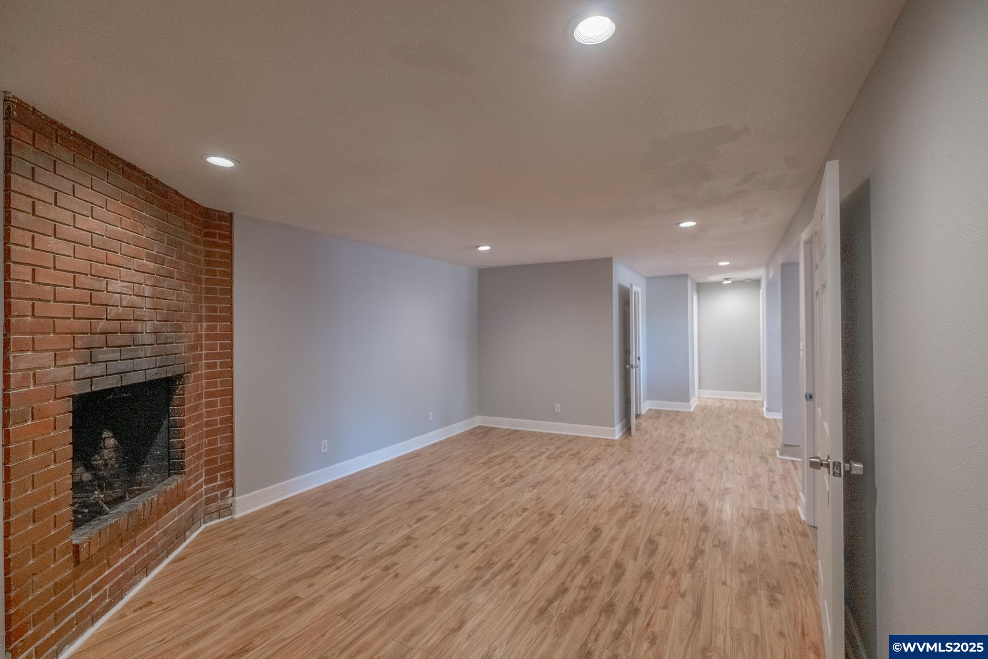 Salem, Oregon 97302, United States, 6 Bedrooms Bedrooms, ,2 BathroomsBathrooms,Residential,Pending,211641