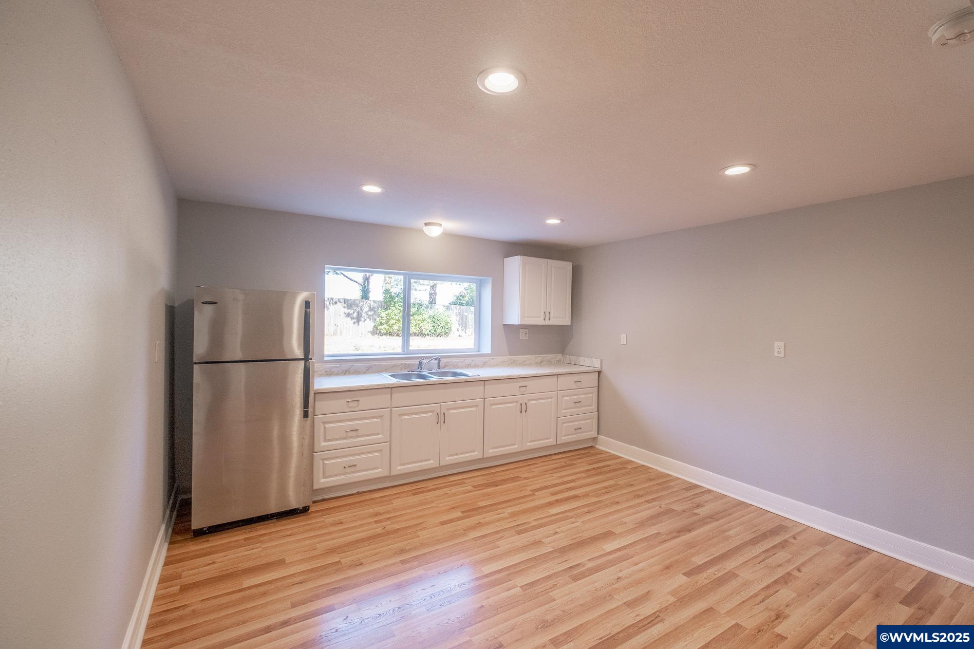 Salem, Oregon 97302, United States, 6 Bedrooms Bedrooms, ,2 BathroomsBathrooms,Residential,Pending,211641