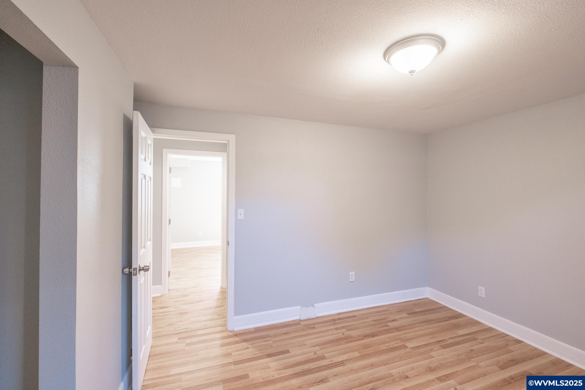 Salem, Oregon 97302, United States, 6 Bedrooms Bedrooms, ,2 BathroomsBathrooms,Residential,Pending,211641