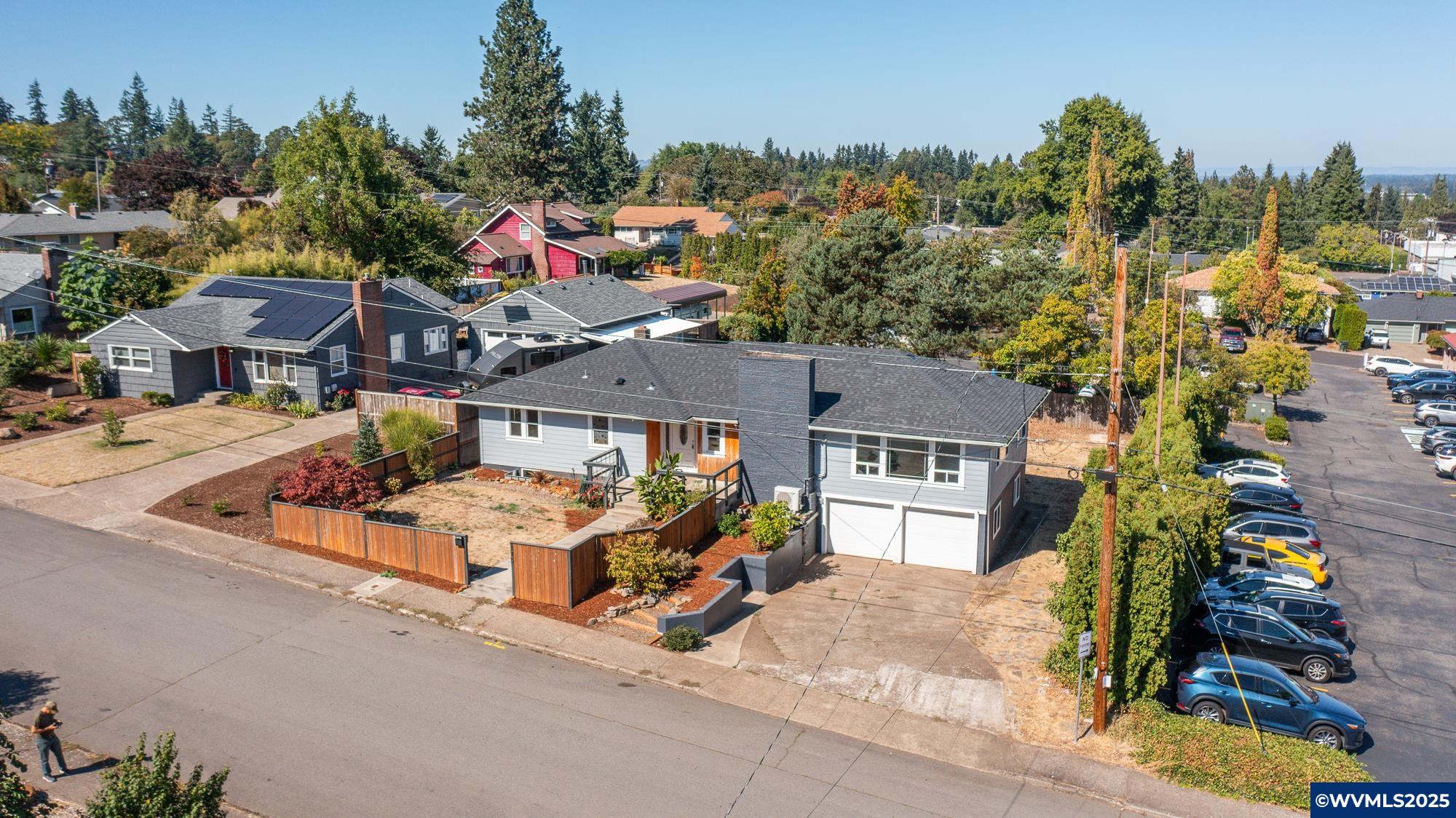 Salem, Oregon 97302, United States, 6 Bedrooms Bedrooms, ,2 BathroomsBathrooms,Residential,Pending,211641