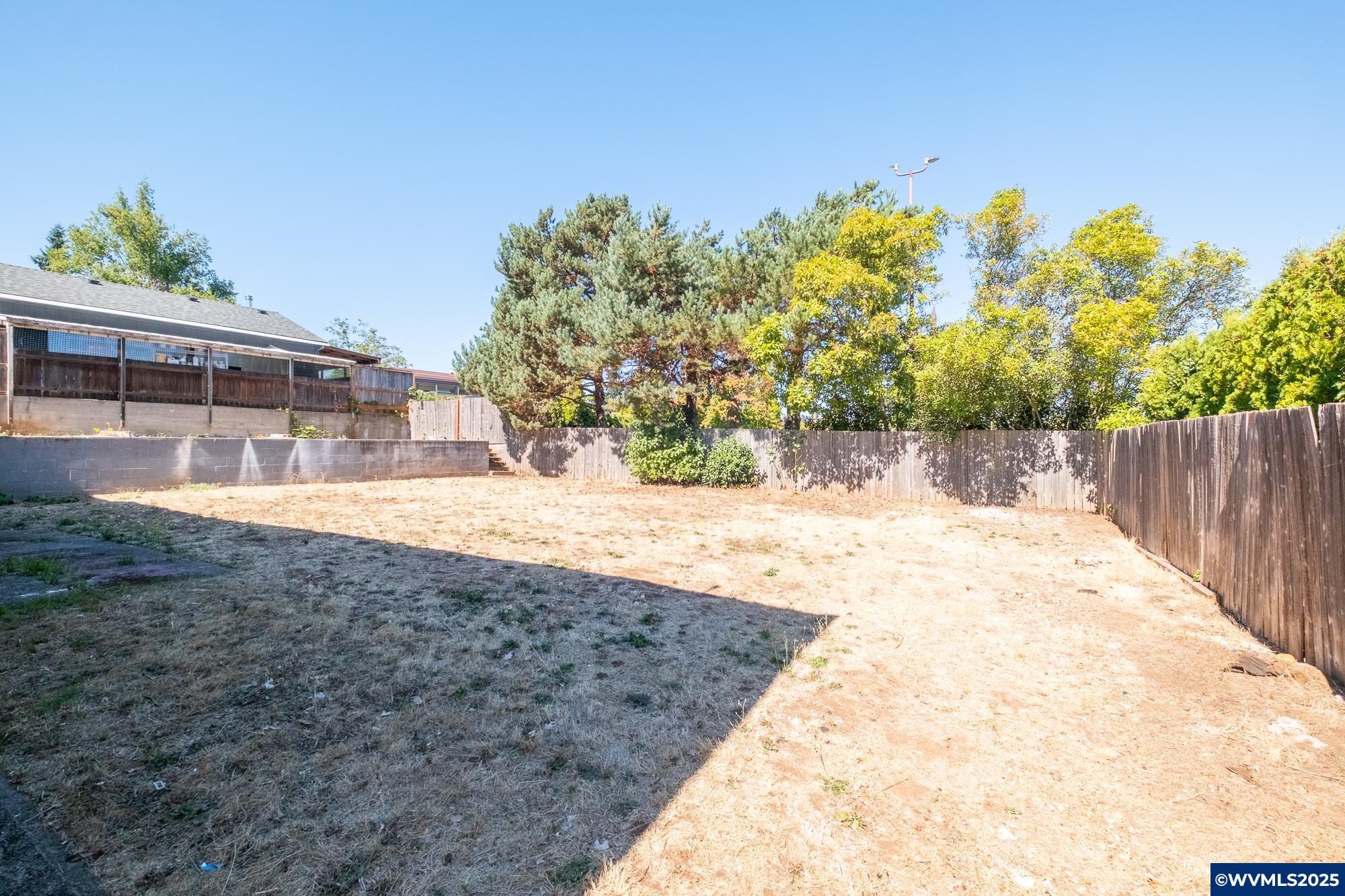 Salem, Oregon 97302, United States, 6 Bedrooms Bedrooms, ,2 BathroomsBathrooms,Residential,Pending,211641