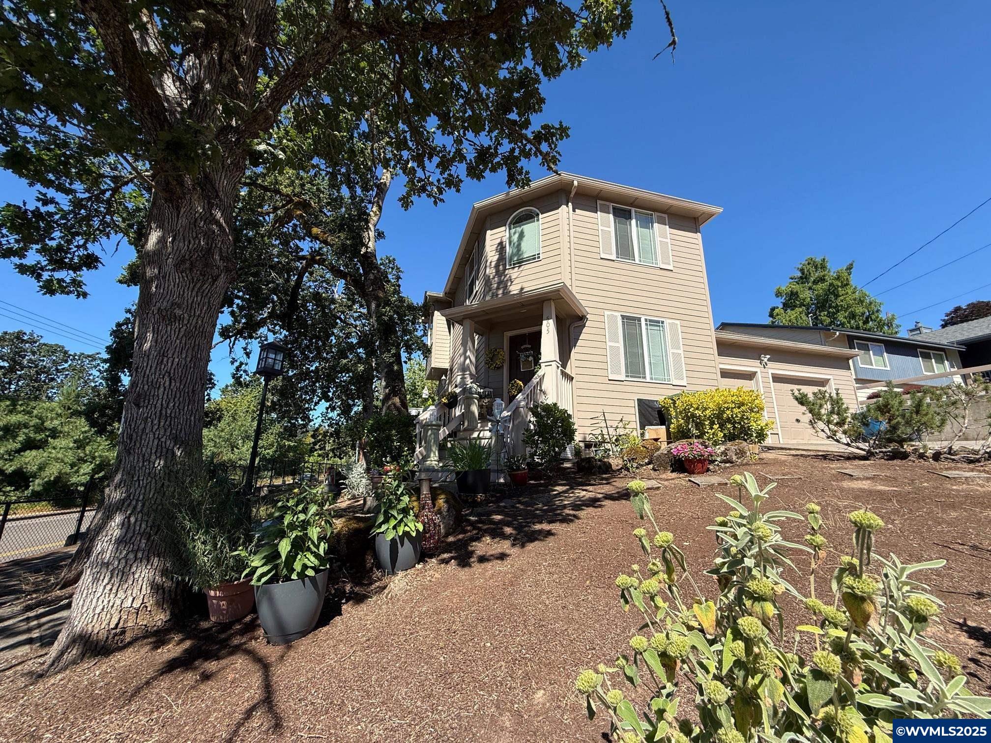 505 & 511 Woodland Dr NW
