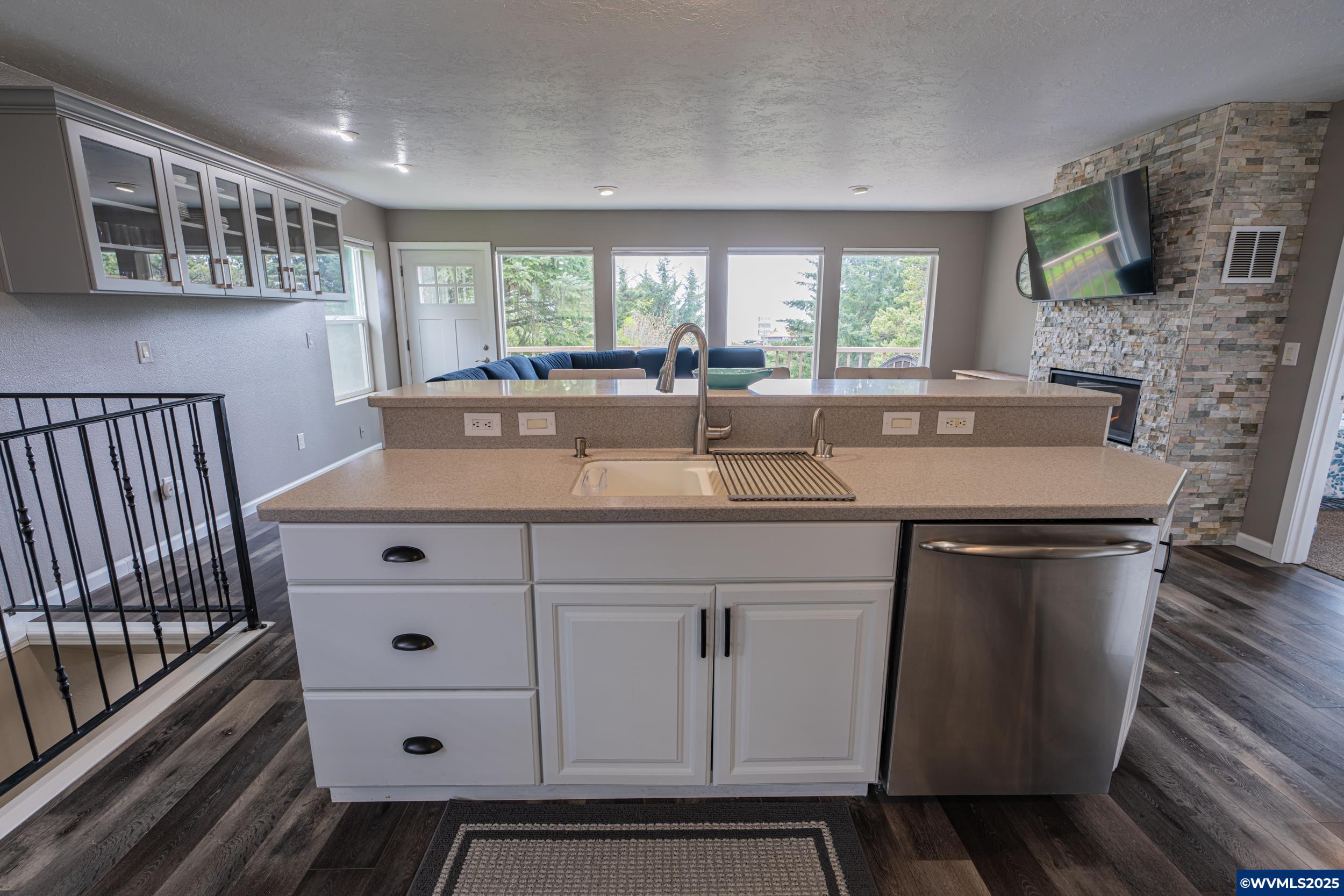 Newport, Oregon 97365, United States, 3 Bedrooms Bedrooms, ,3 BathroomsBathrooms,Residential,Pending,119714