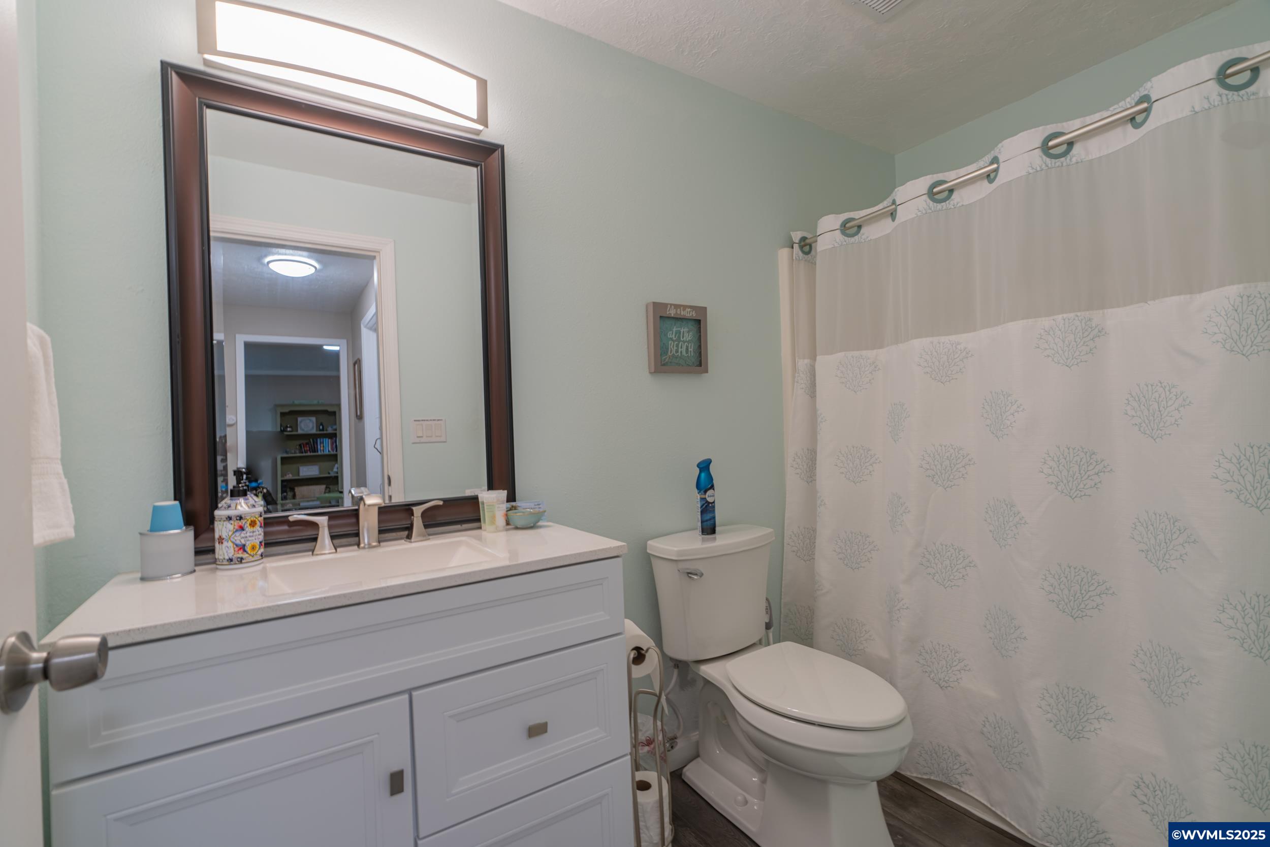 Newport, Oregon 97365, United States, 3 Bedrooms Bedrooms, ,3 BathroomsBathrooms,Residential,Pending,119714