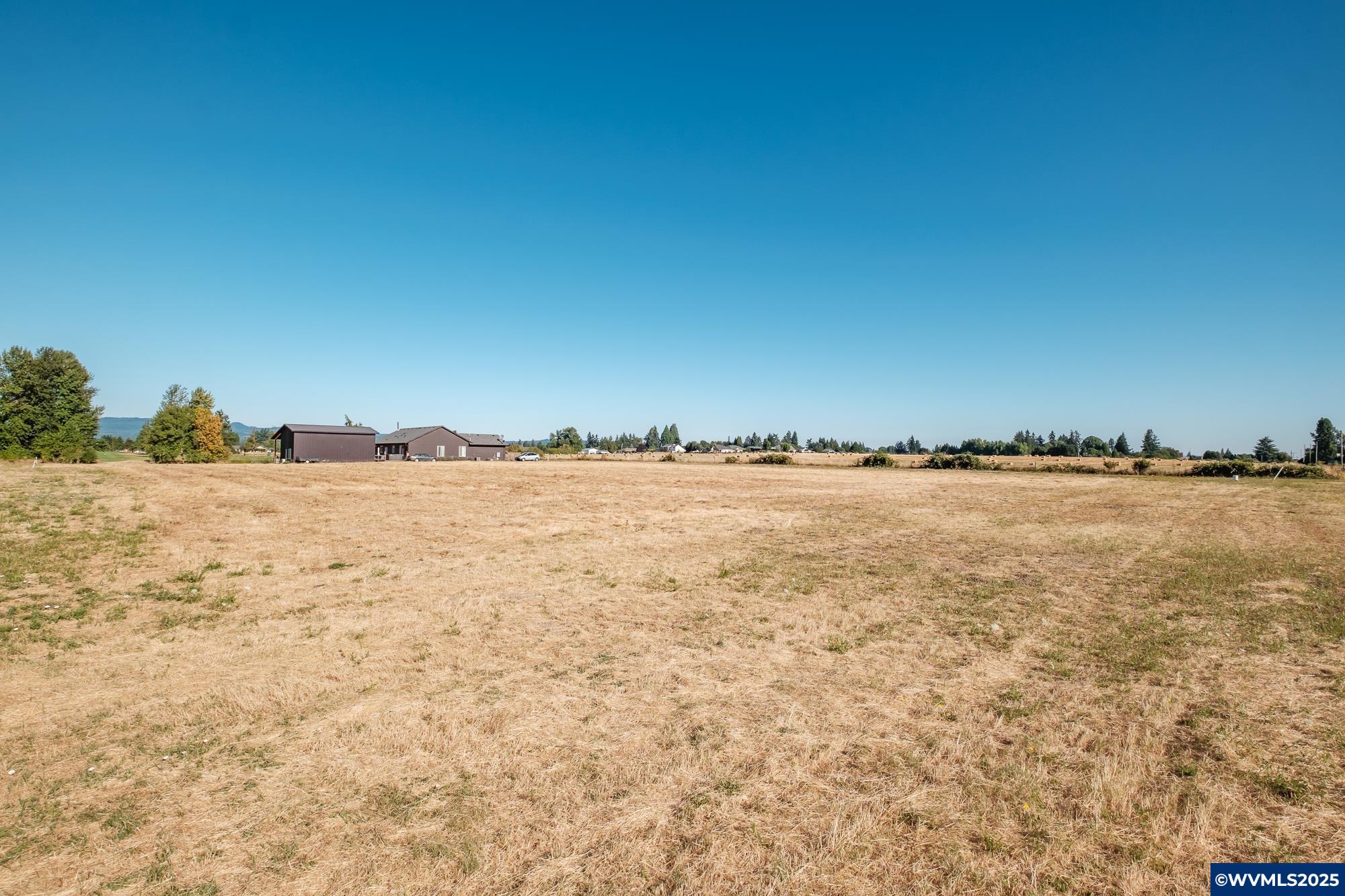 2515 E Ellendale (Next to) Av