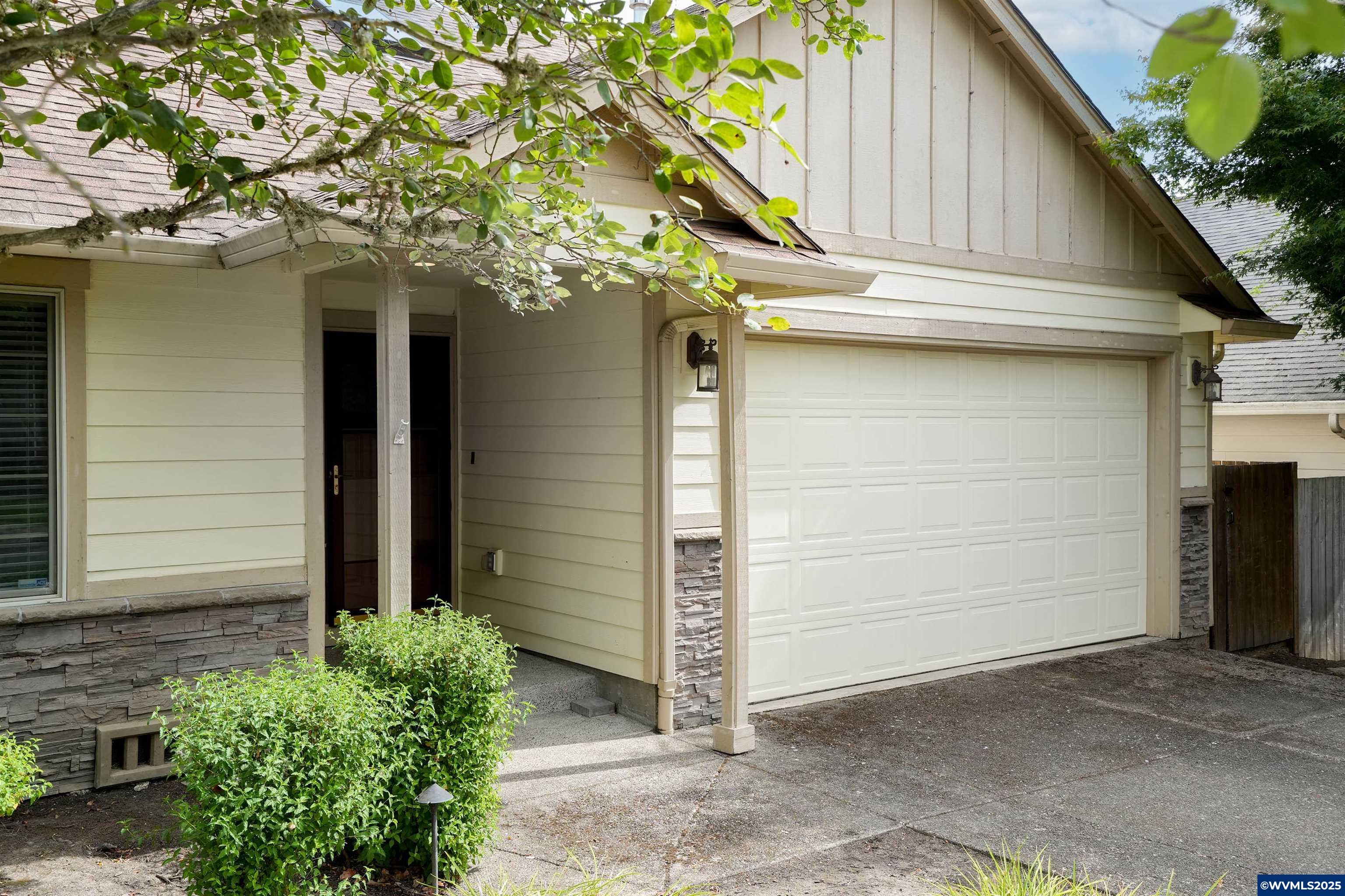 2173 Laurine Ct NE