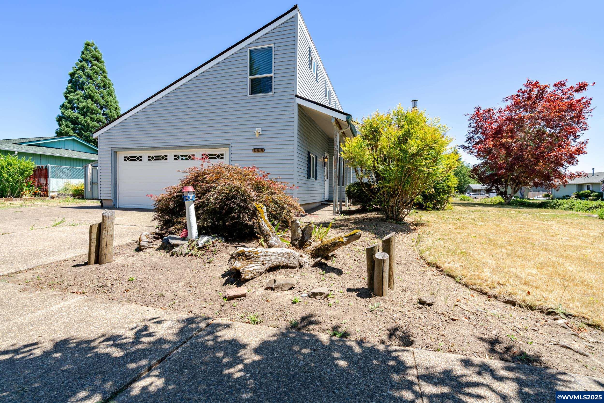 250 NE Dunn Pl