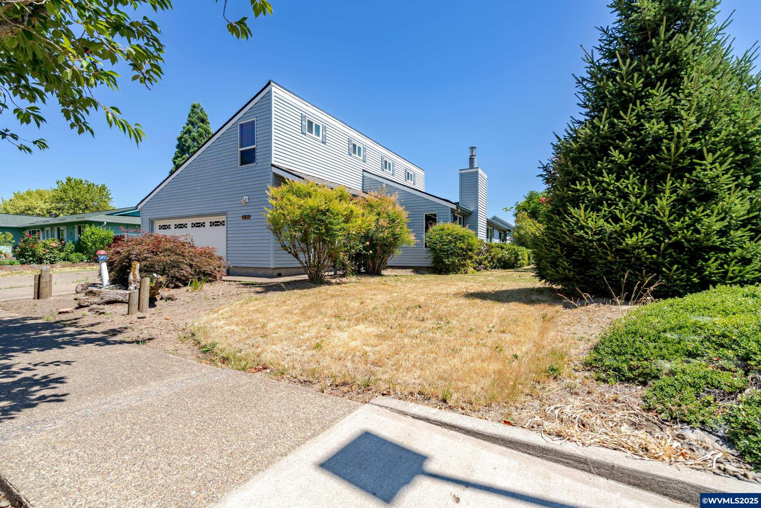 250 NE Dunn Pl