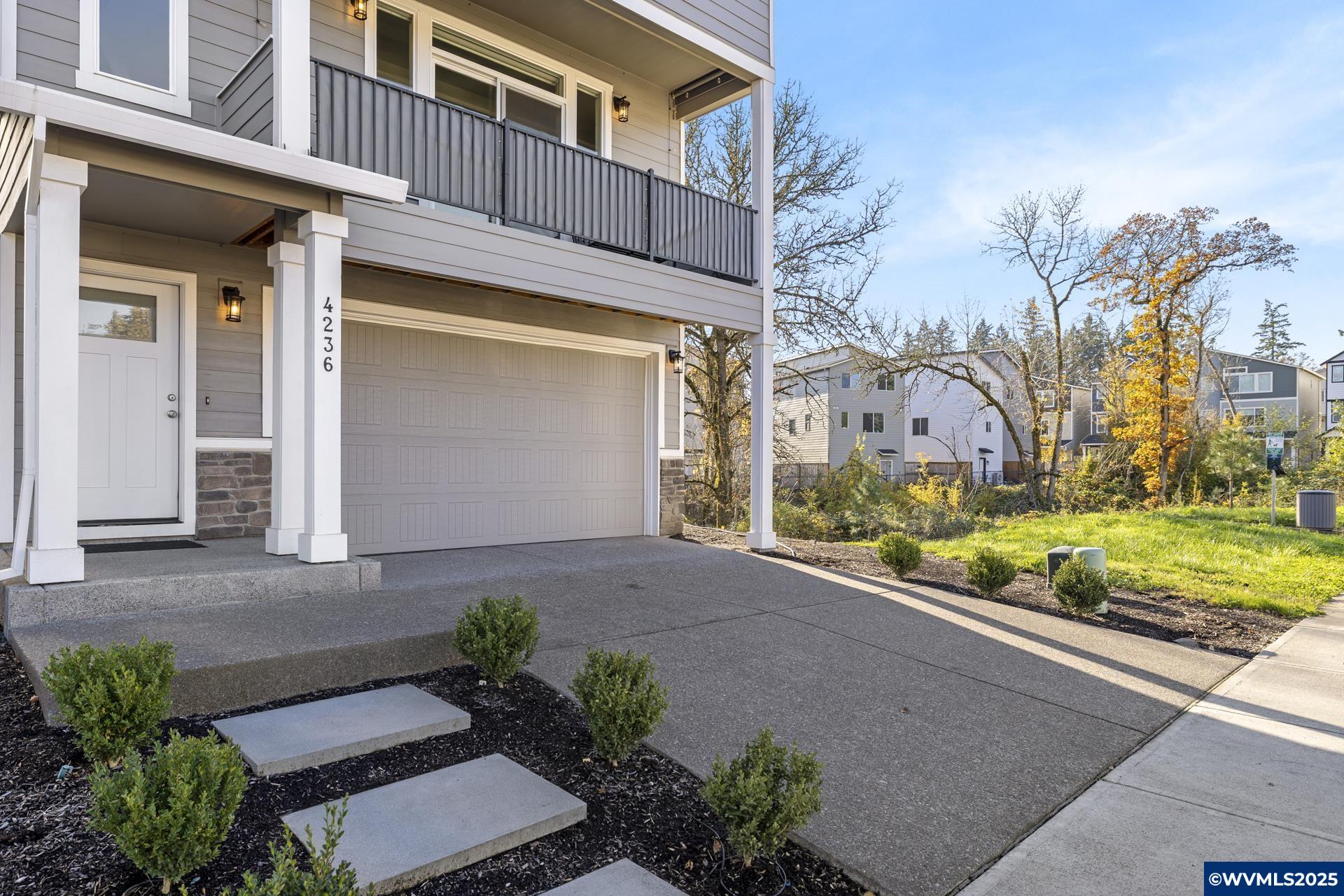 4236 E Willakenzie St