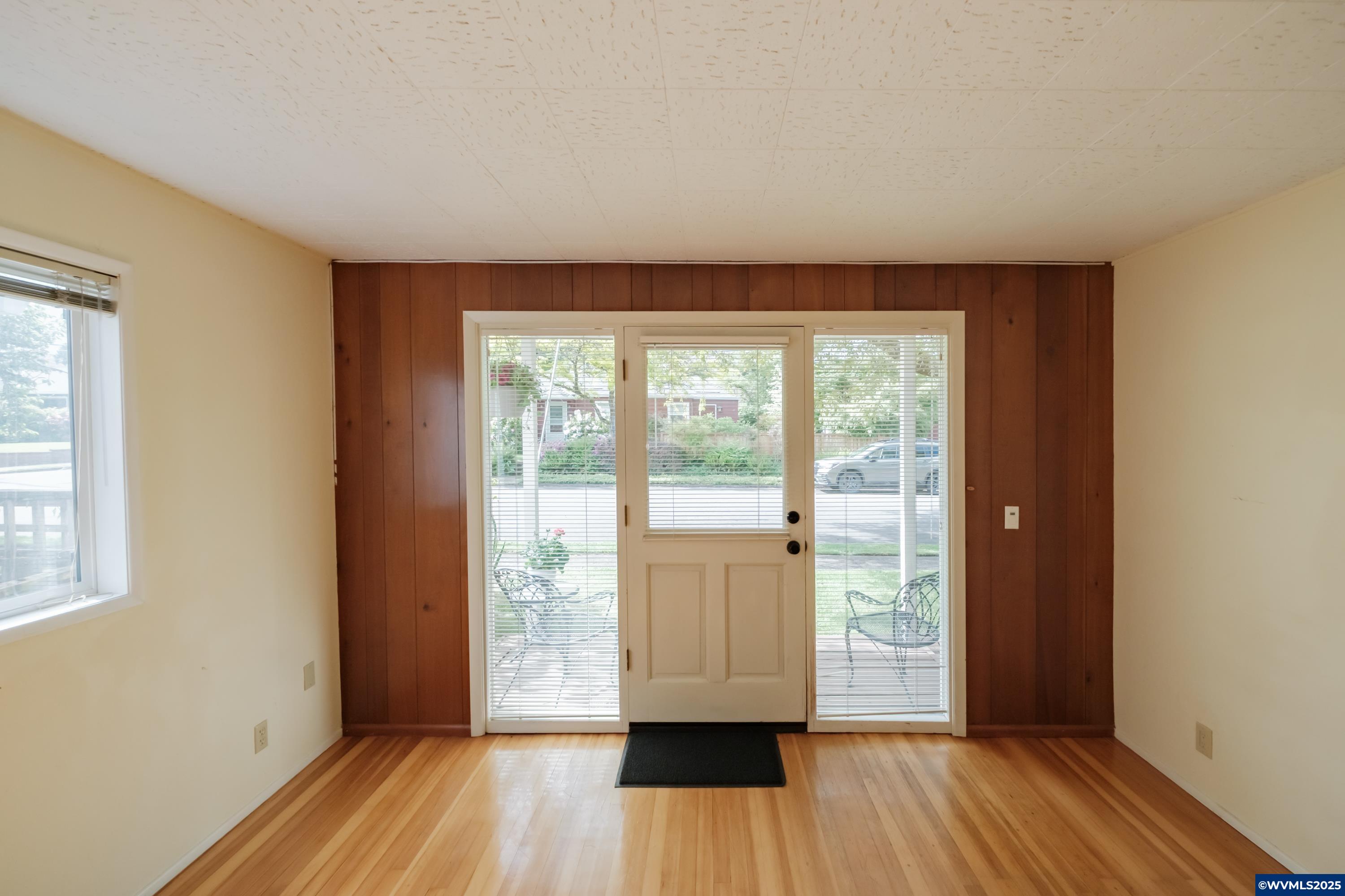 3211 NW Taylor (& 3205) Av