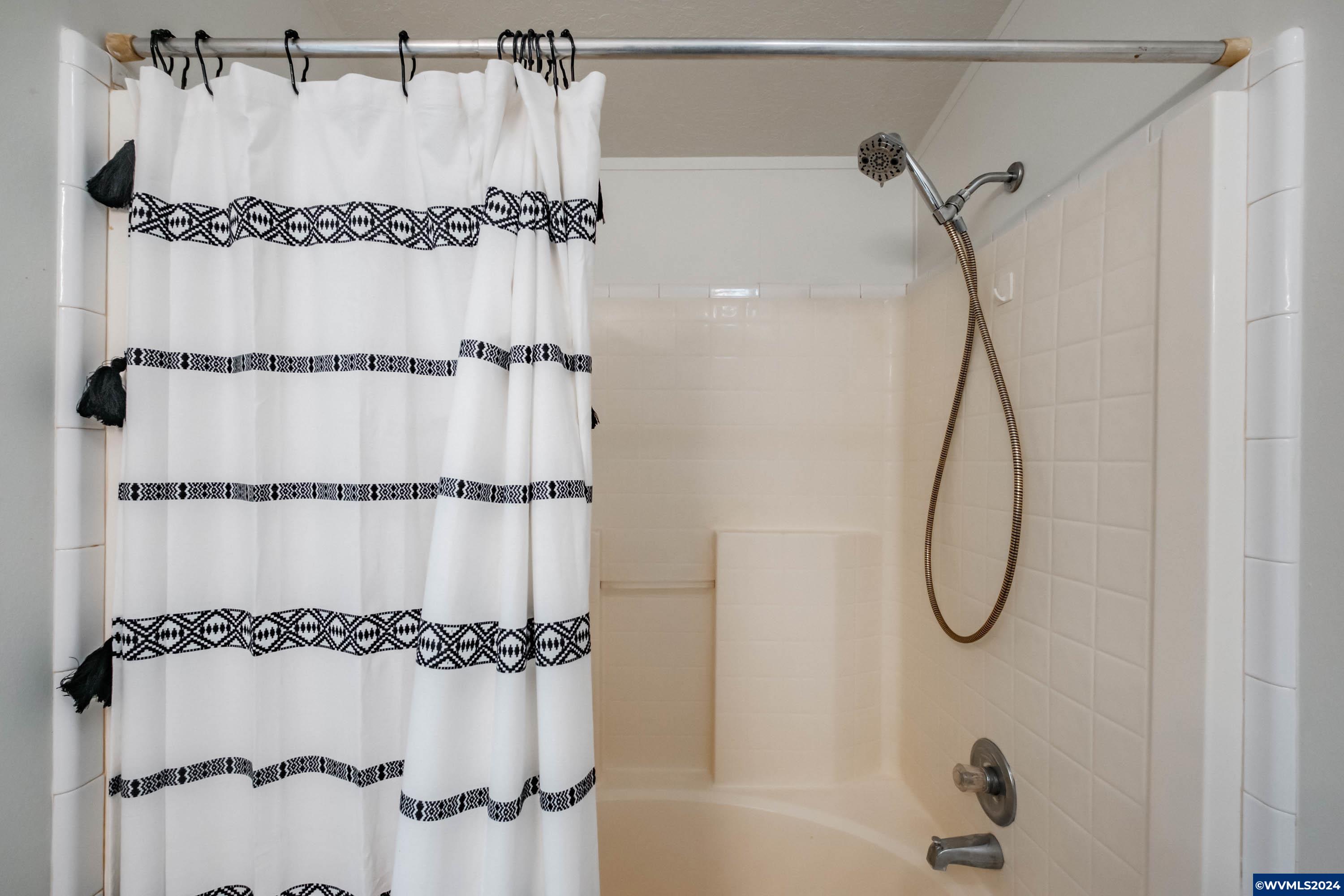 Woodburn, Oregon 97071, United States, 3 Bedrooms Bedrooms, ,2 BathroomsBathrooms,Residential,Active,62086