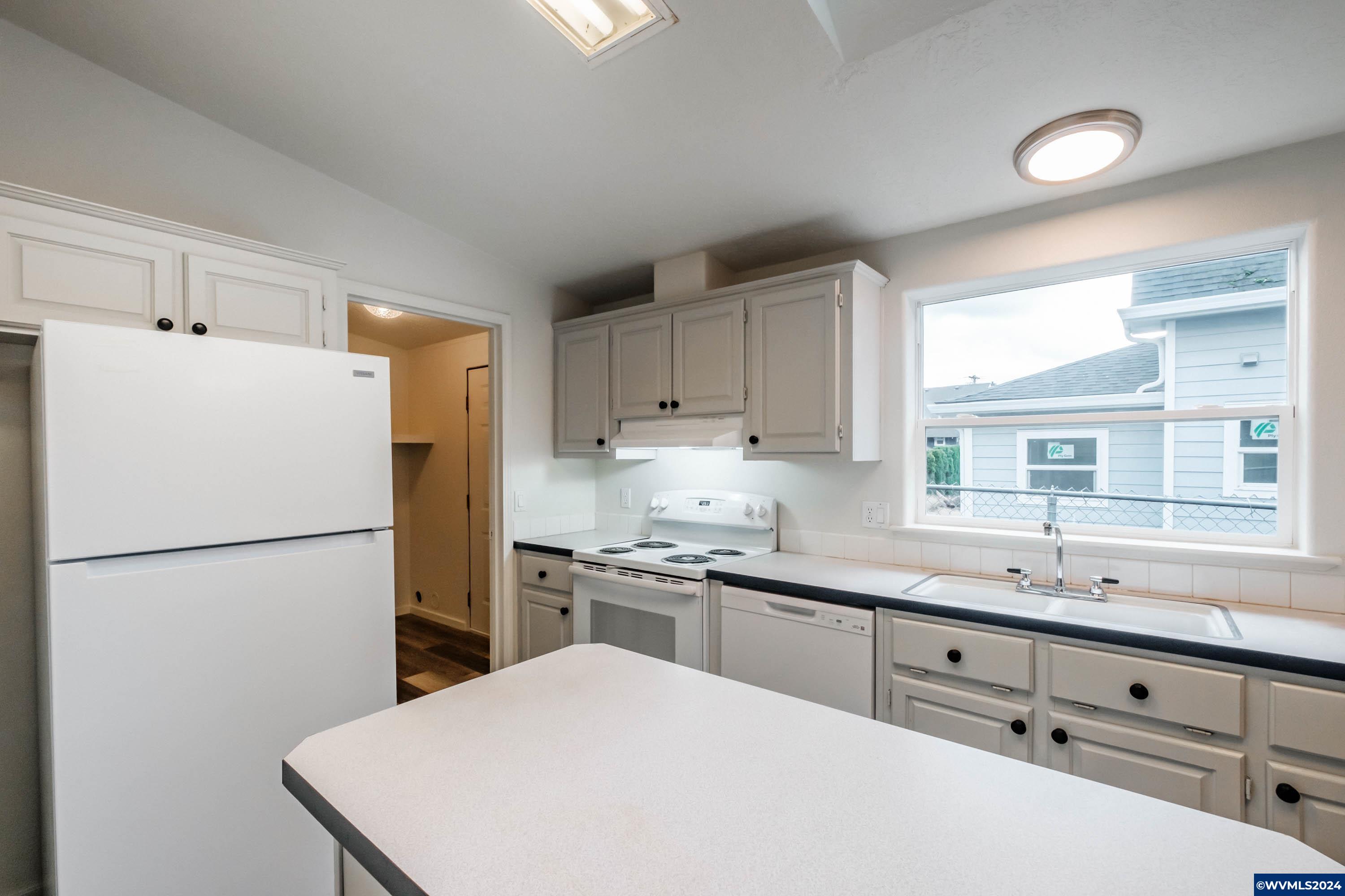 Woodburn, Oregon 97071, United States, 3 Bedrooms Bedrooms, ,2 BathroomsBathrooms,Residential,Active,62086