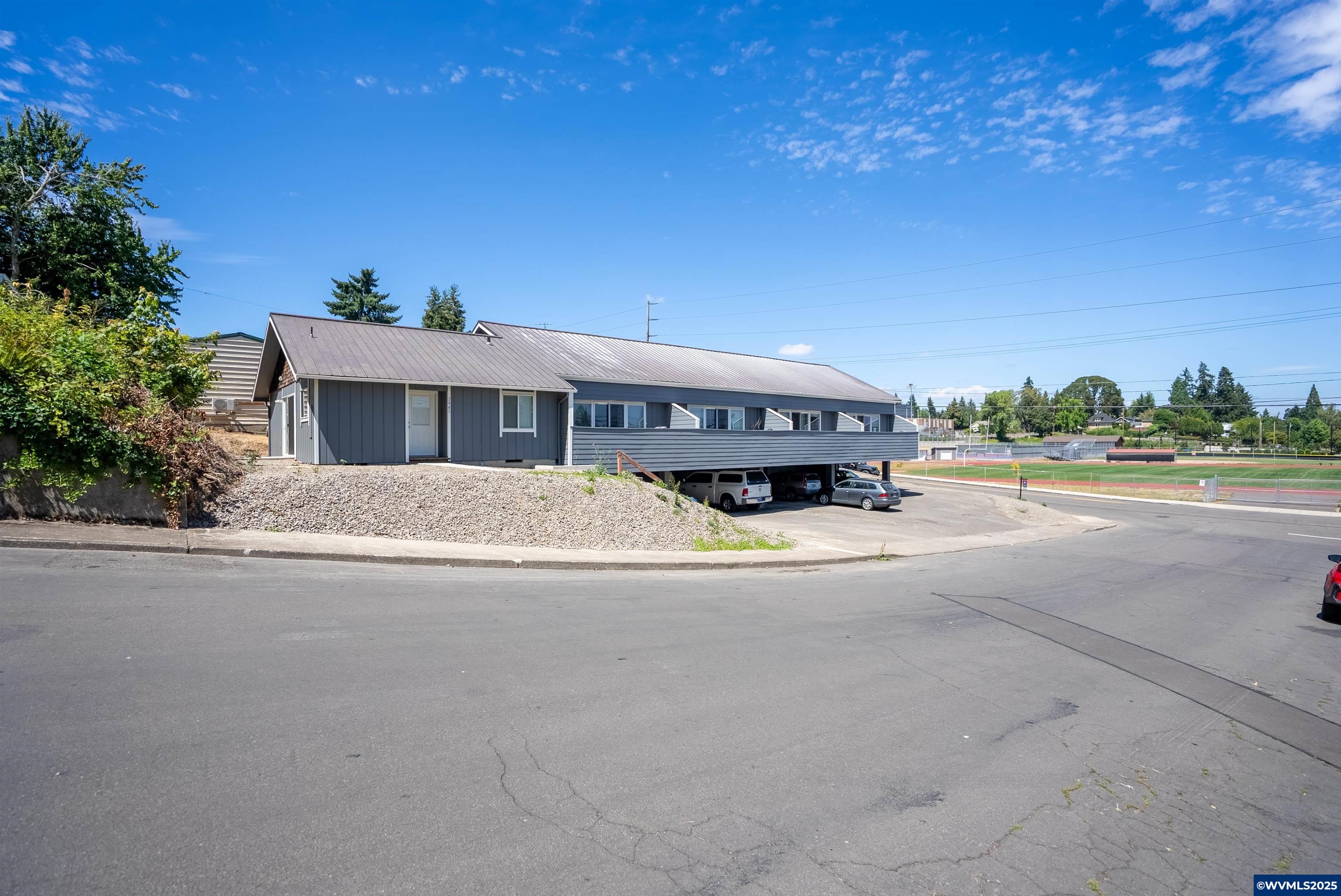 2005 Summer St SE