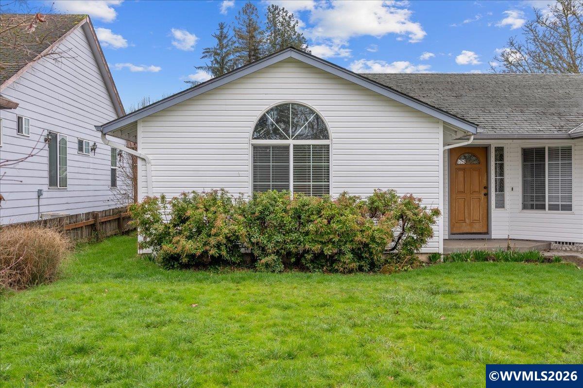 2931 Hollywood Dr NE