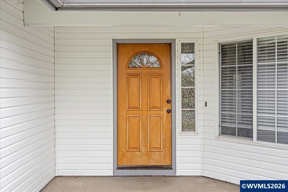 2931 Hollywood Dr NE