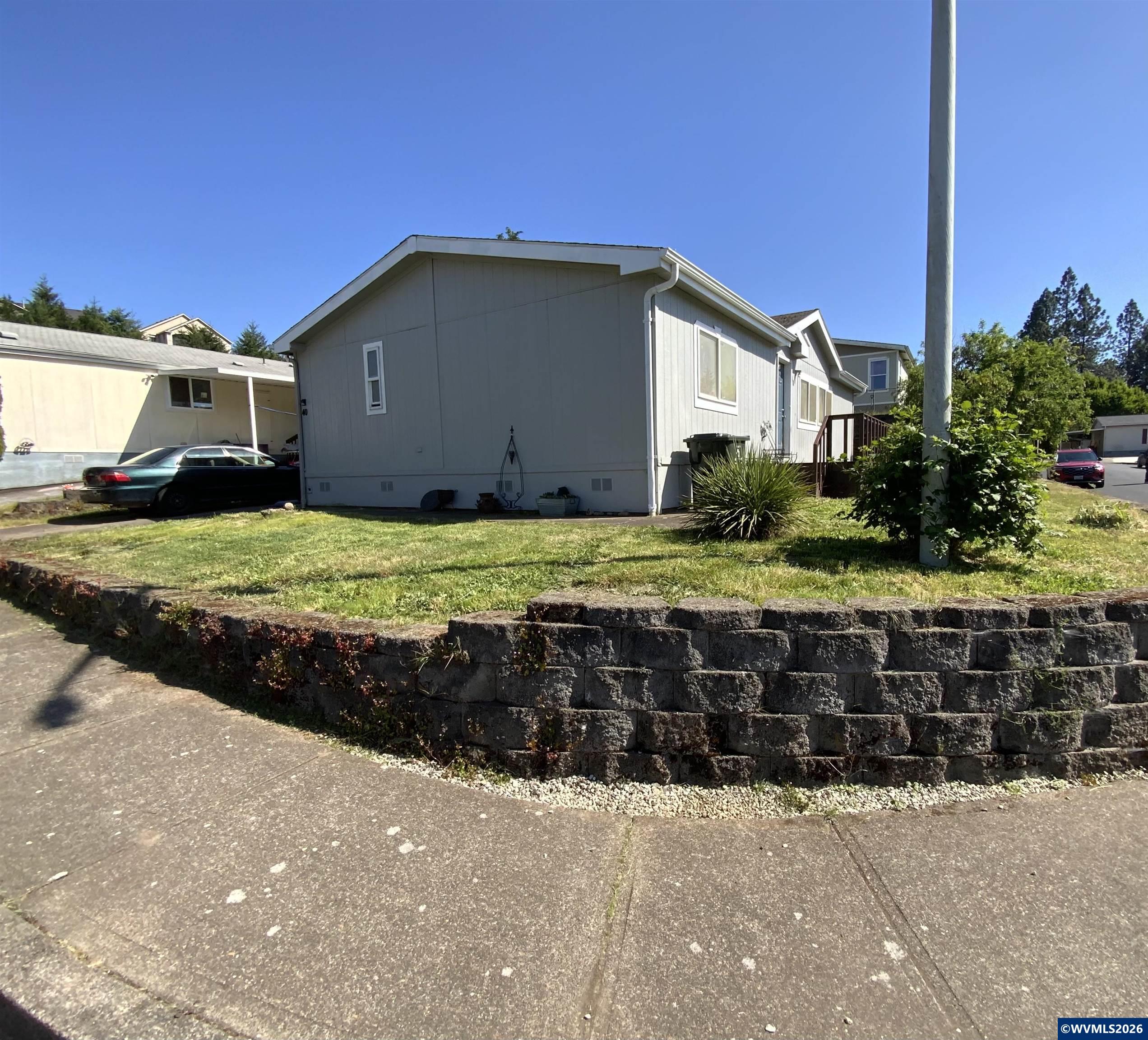 2155 Robins Ln SE