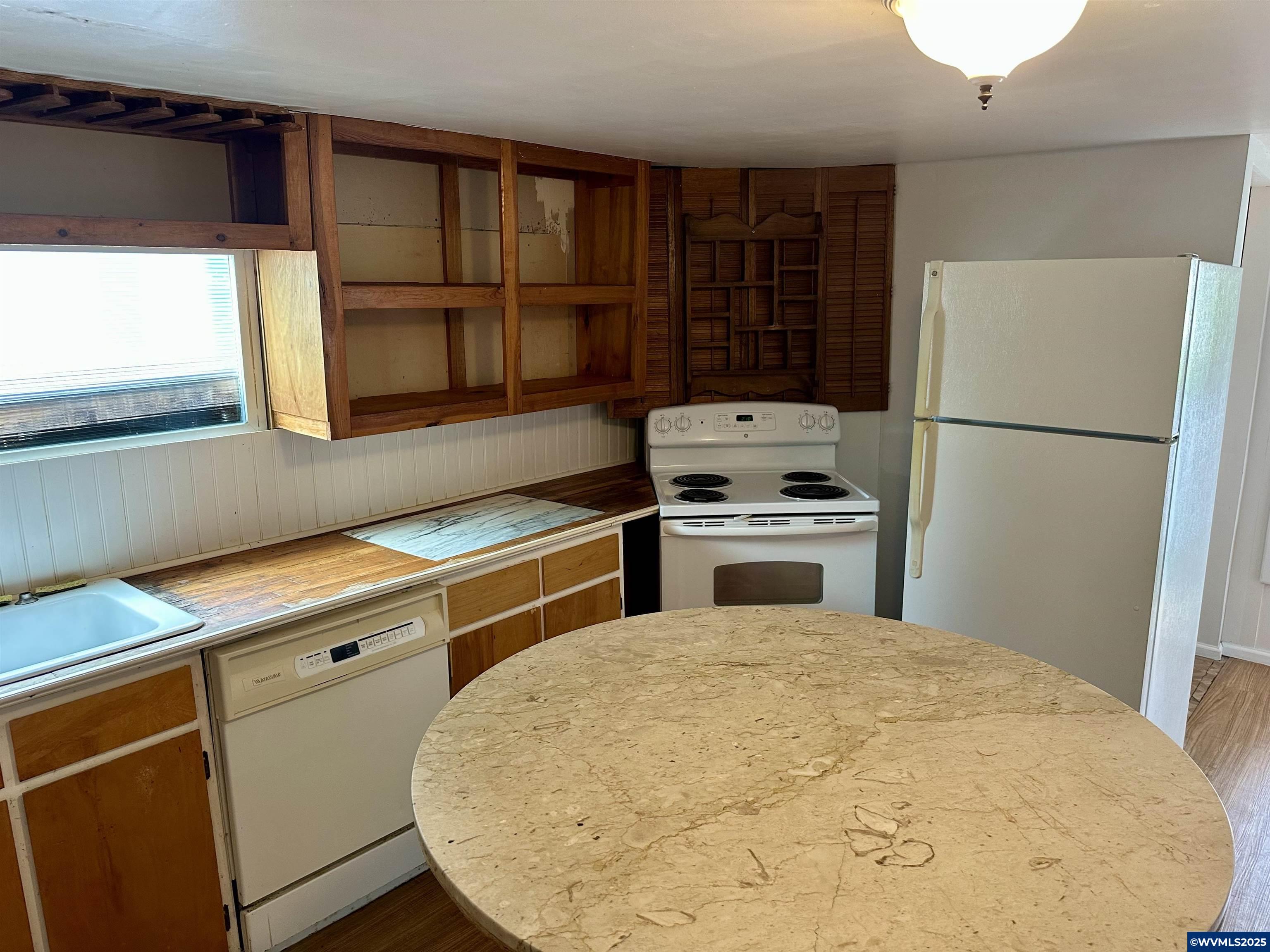 755 NE Circle Bl