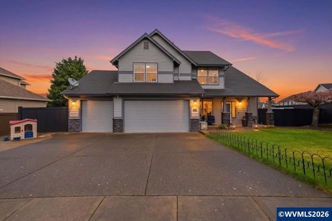 946 Reagan Av NW Salem OR 97304