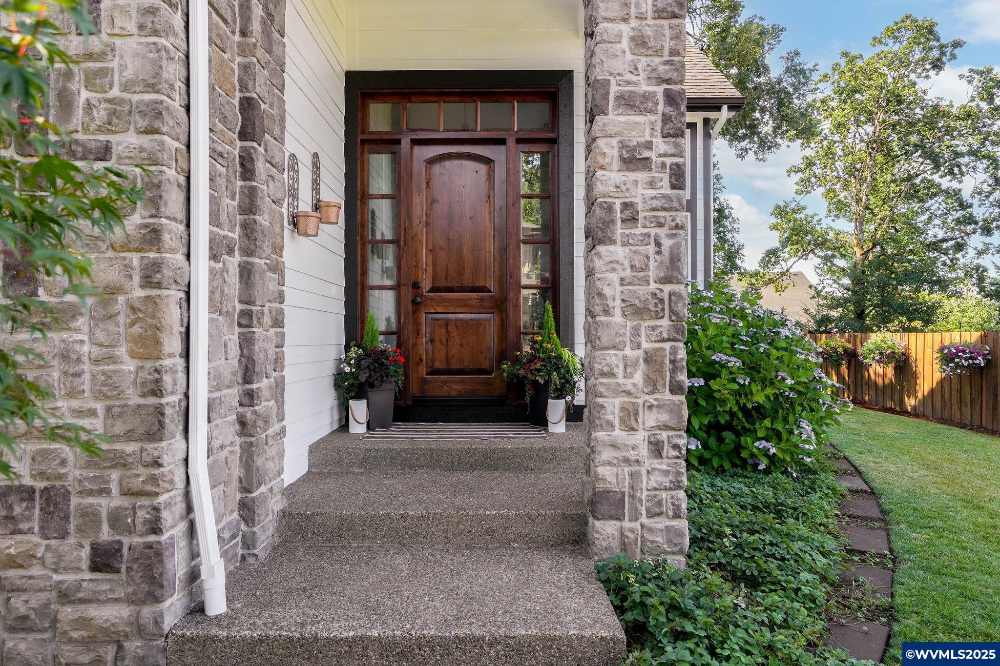 6189 Genesis St SE