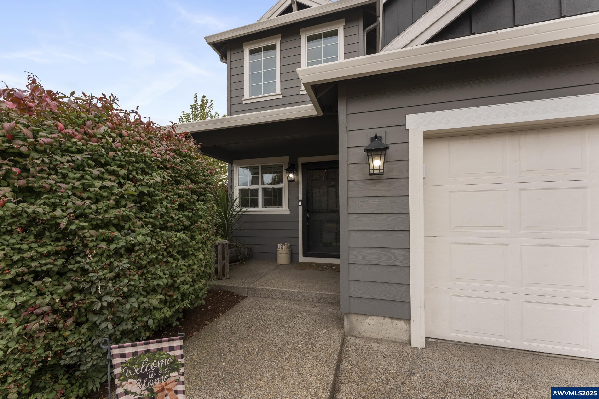 448 Churchill Downs St SE