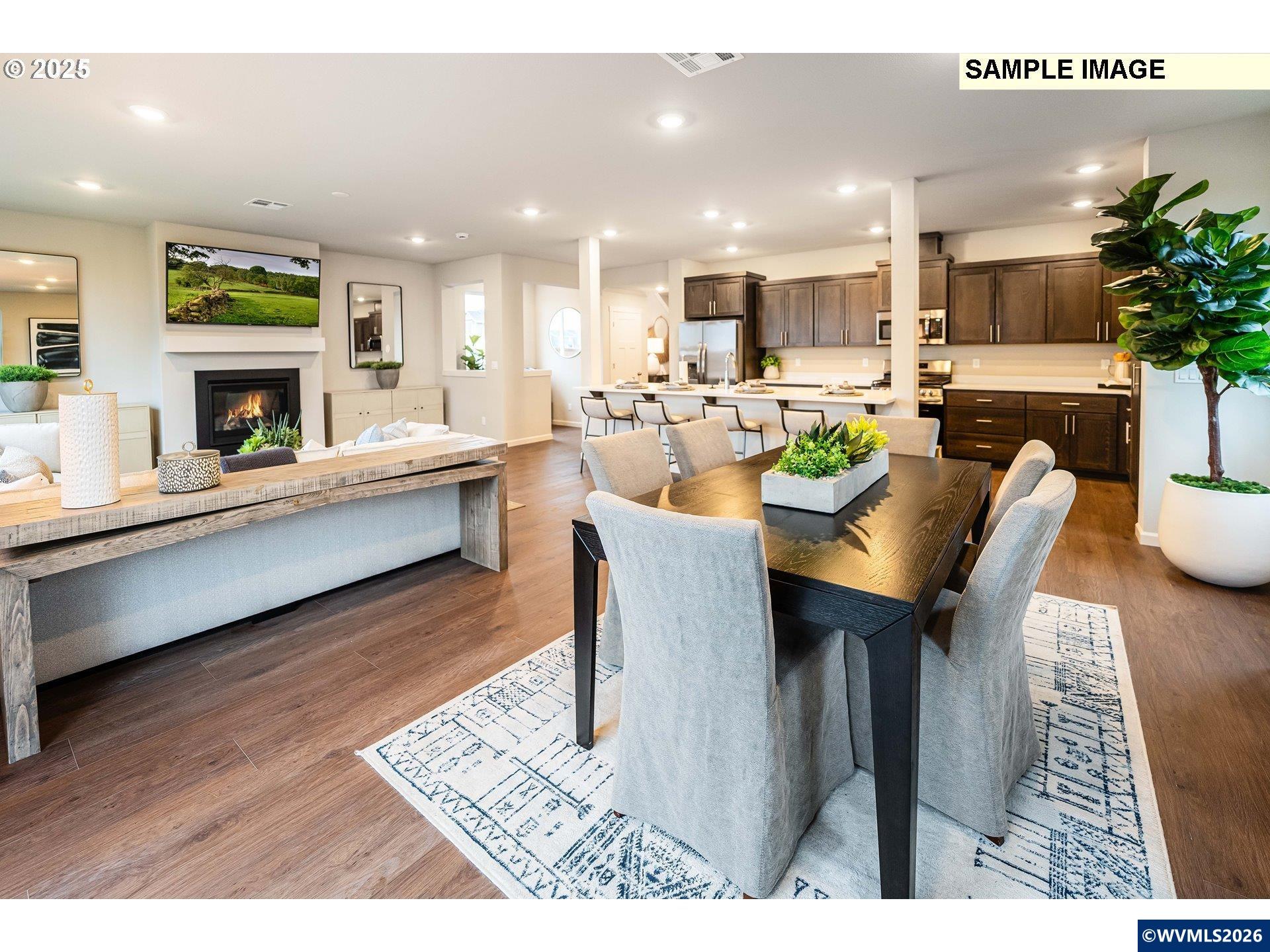 2682 Mt Saint Helens Av SE