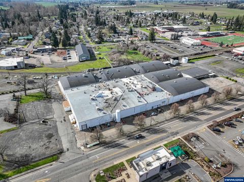 811 N 1st St Silverton OR 97381