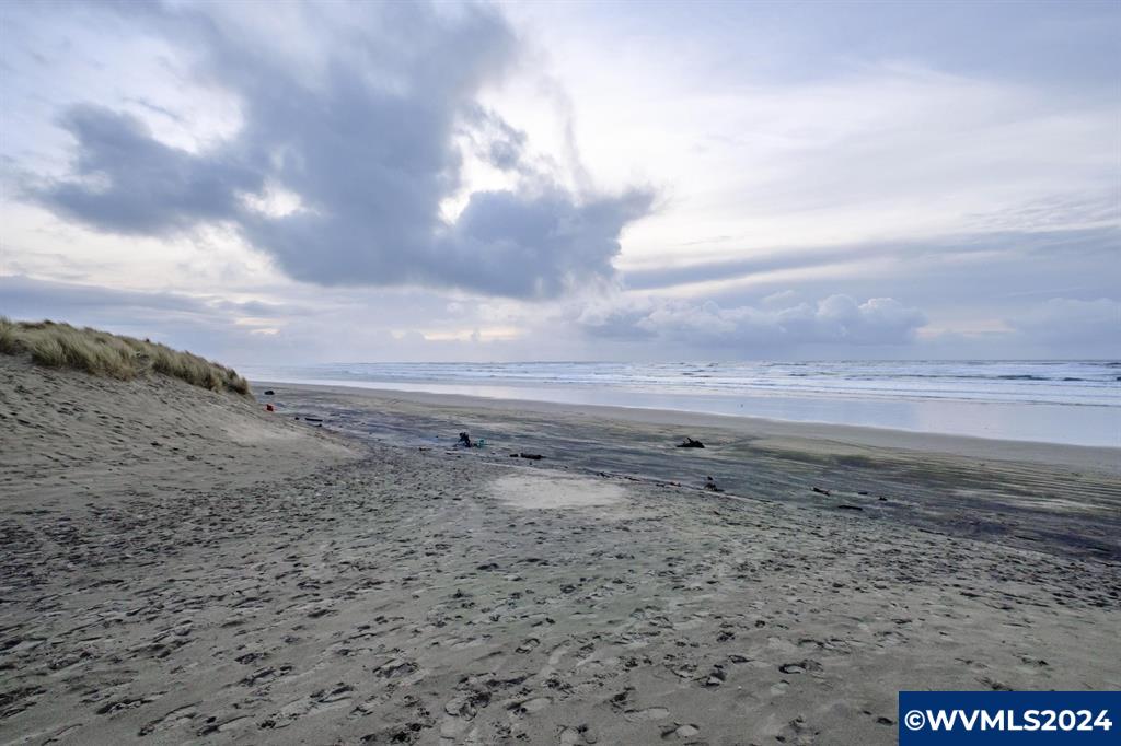 Newport, Oregon 97365, United States, ,Commercial,Active,66449