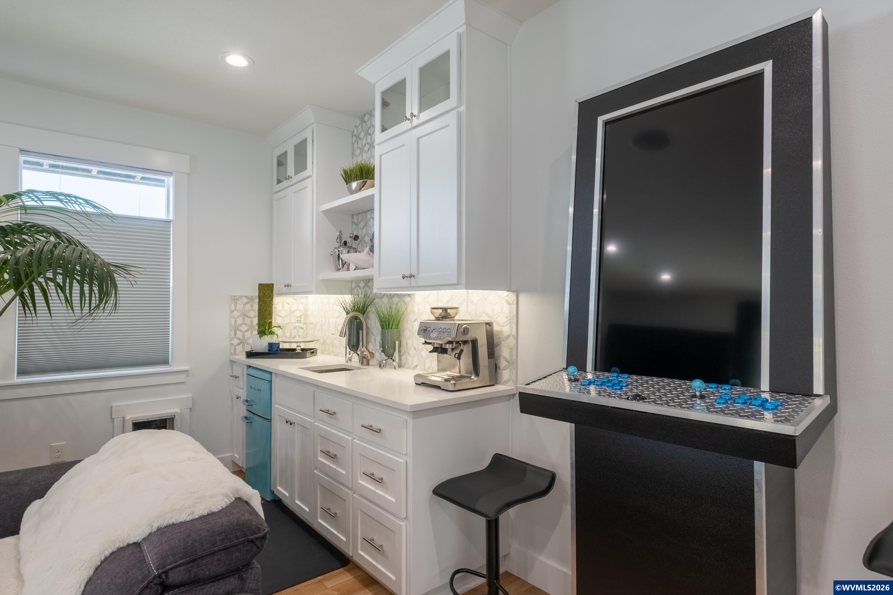 Experience inspired luxury in the coveted Roads End neighborhood, wher – image 30