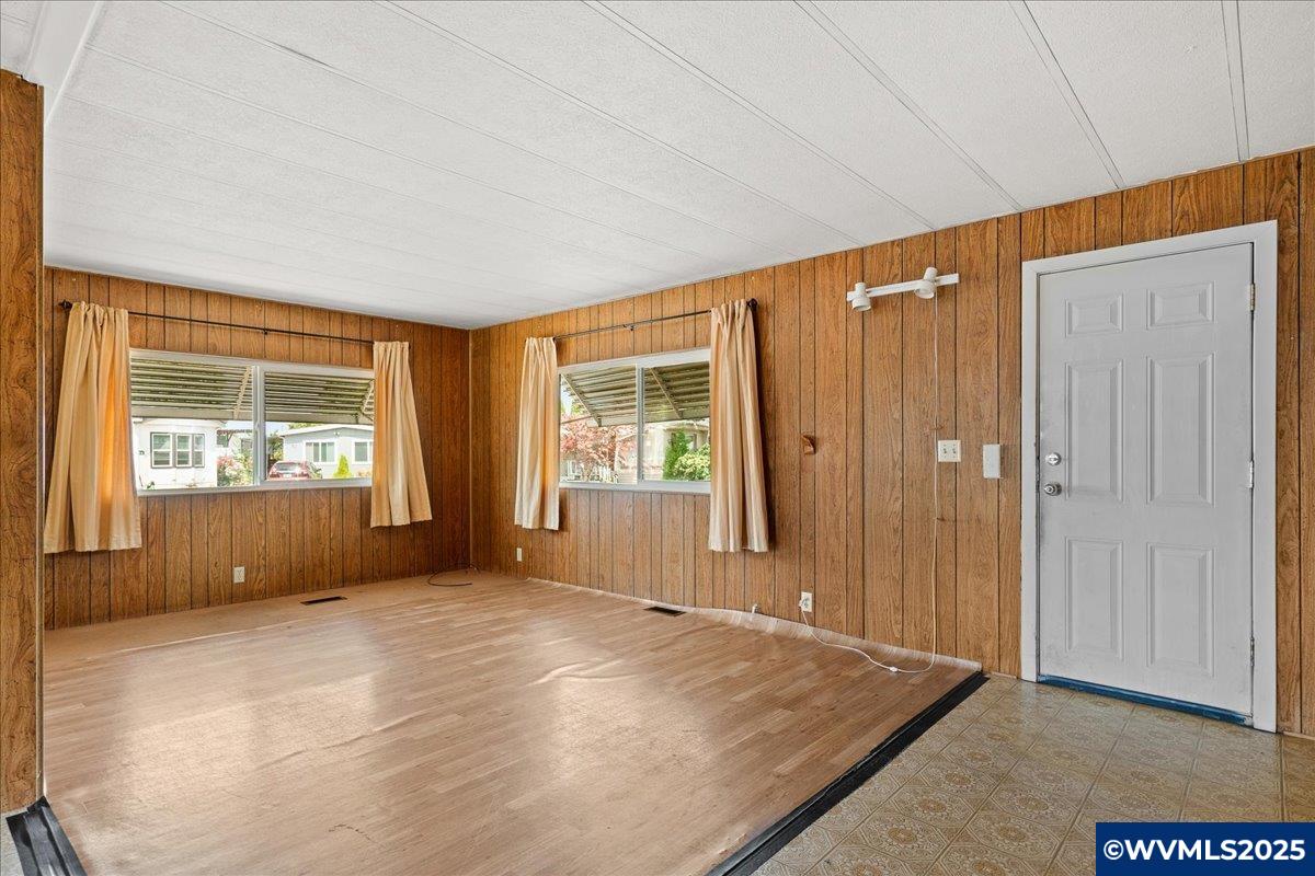 2200 Lancaster #23A Dr SE