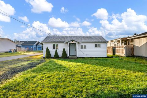 860 Burton St Harrisburg OR 97446