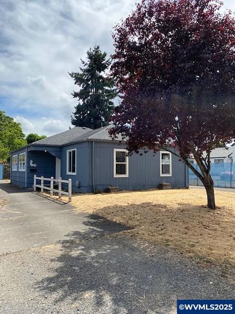 1453 (&1451) Hiatt St Lebanon OR 97355