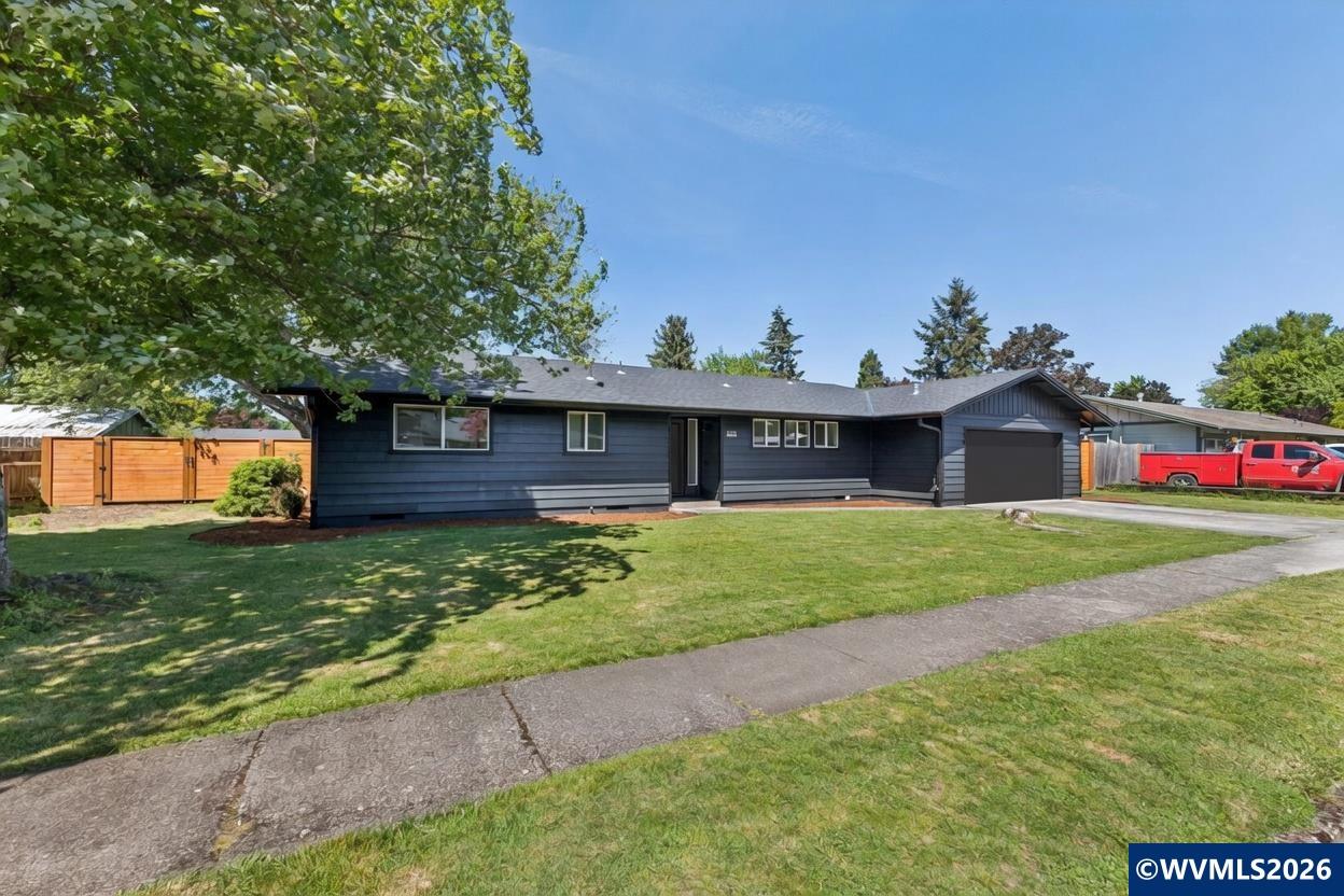 1079 Westwood Dr Dr