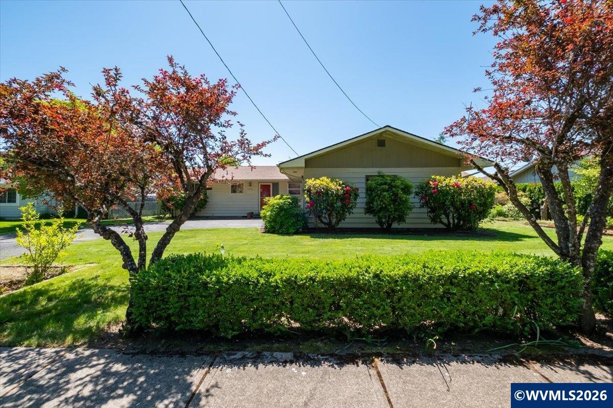 1907 SE Miller Av