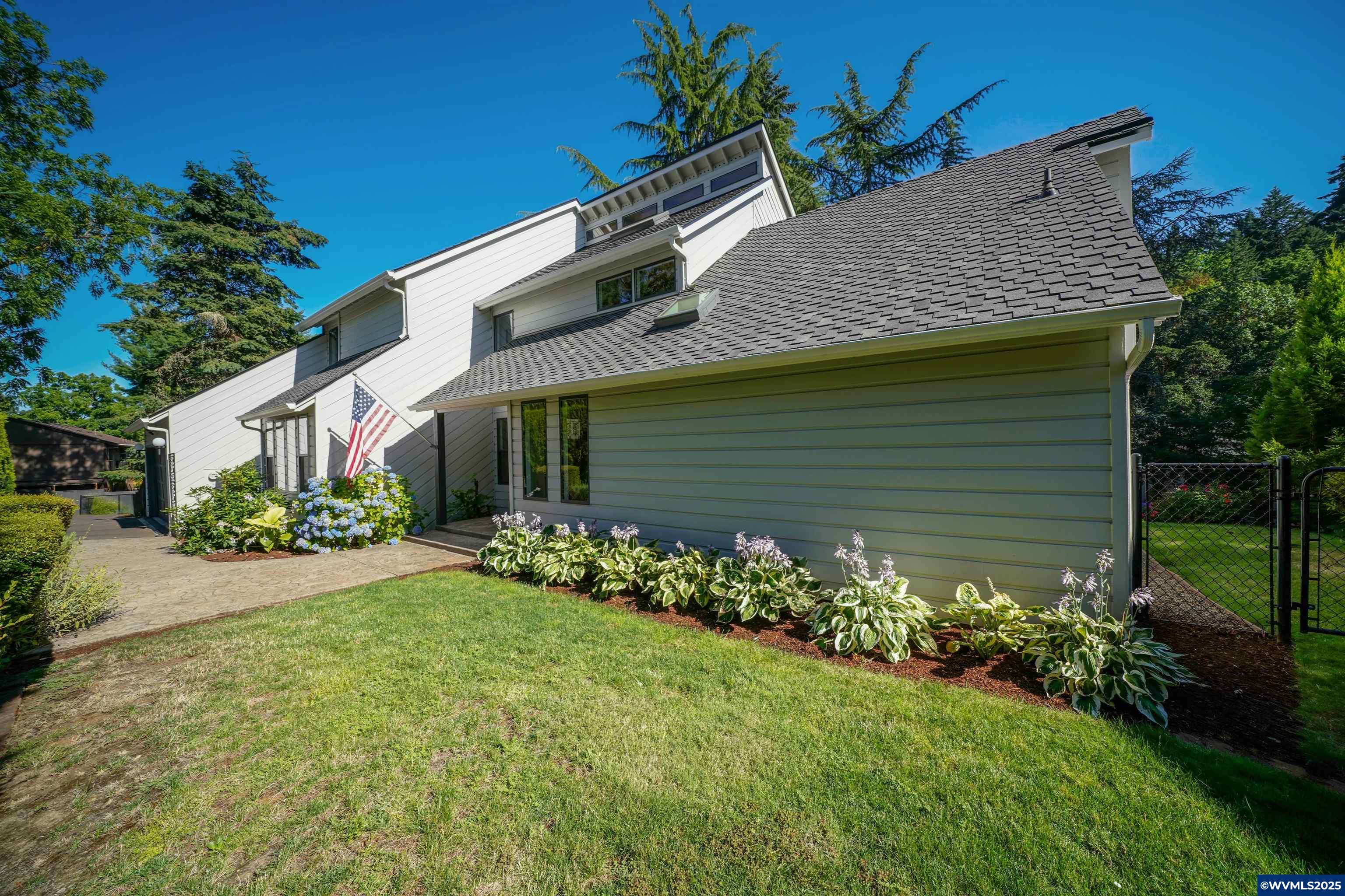 994 Gleneden Ct NW