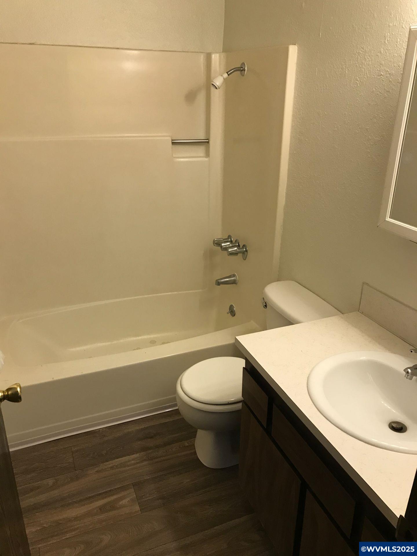 580 Manor (590 Manor Way) Wy