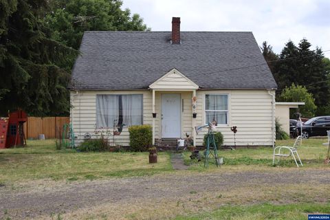 Single Family Residence in Lebanon OR 33719 Santiam Hwy.jpg