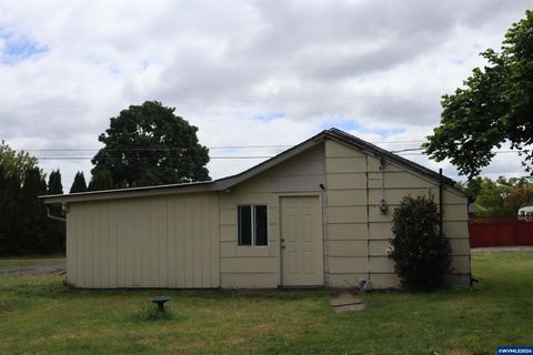 Single Family Residence in Lebanon OR 33719 Santiam Hwy 8.jpg